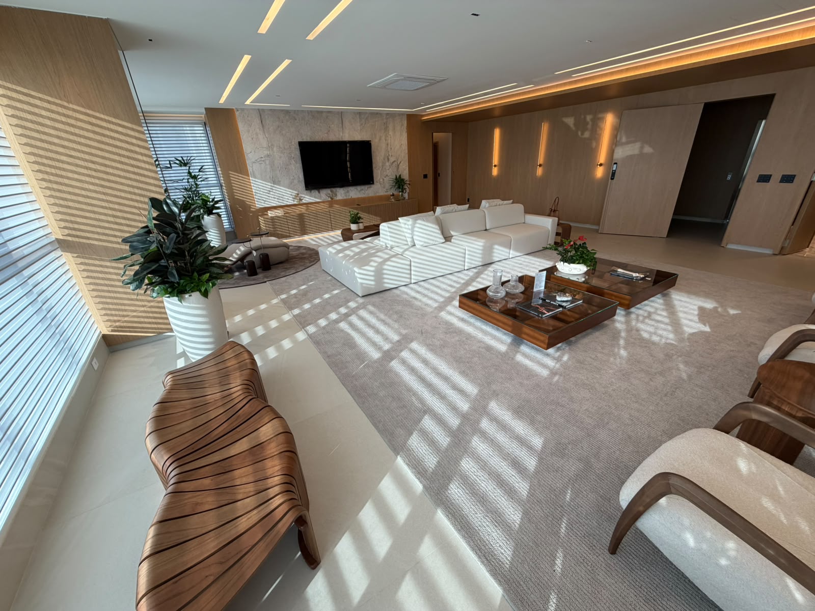 Apartamento à Venda no Kingdom Park Residence / 4 suítes / 4 vagas / Mobiliado / Setor Marista