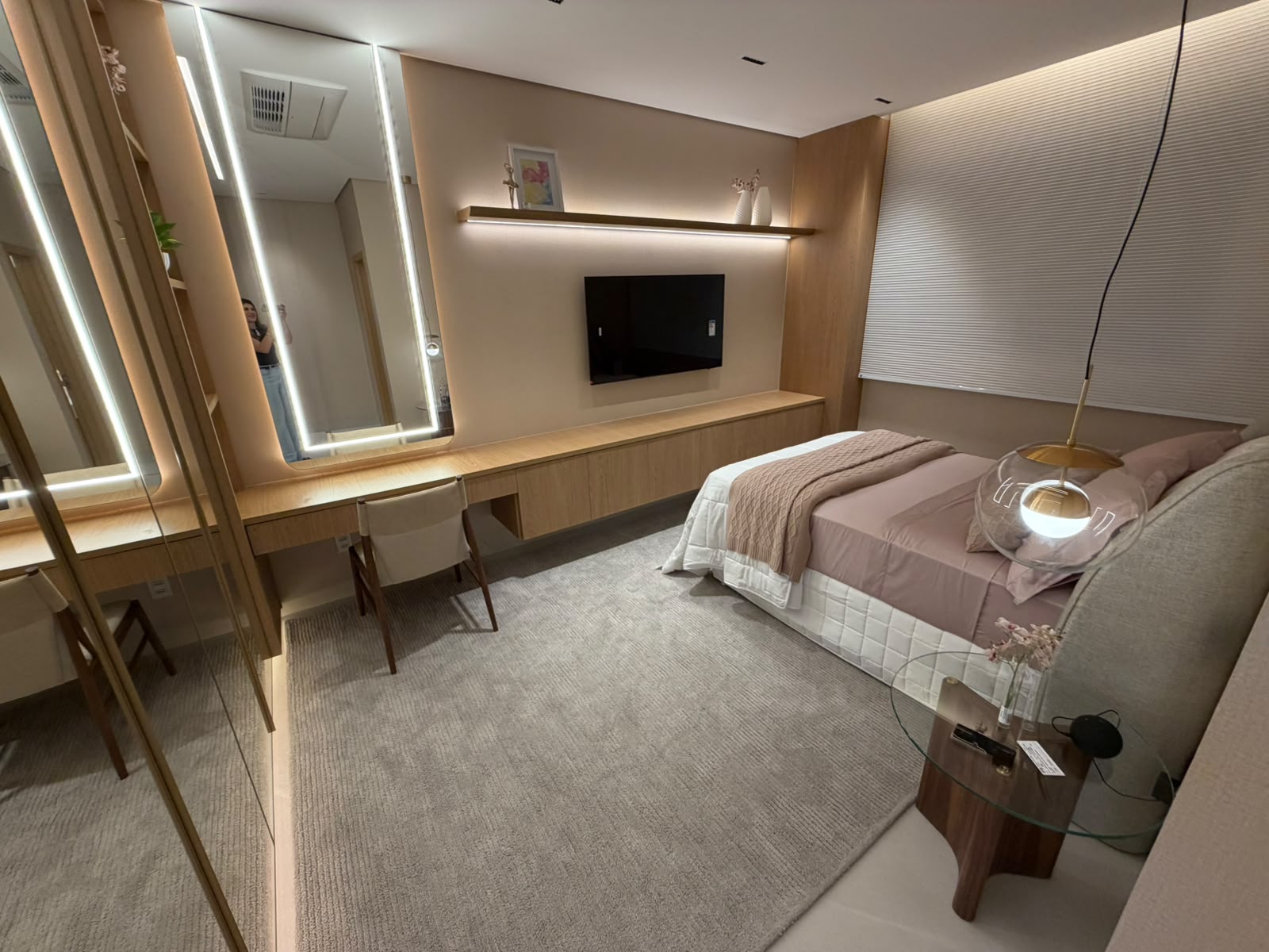 Apartamento à Venda no Kingdom Park Residence / 4 suítes / 4 vagas / Mobiliado / Setor Marista