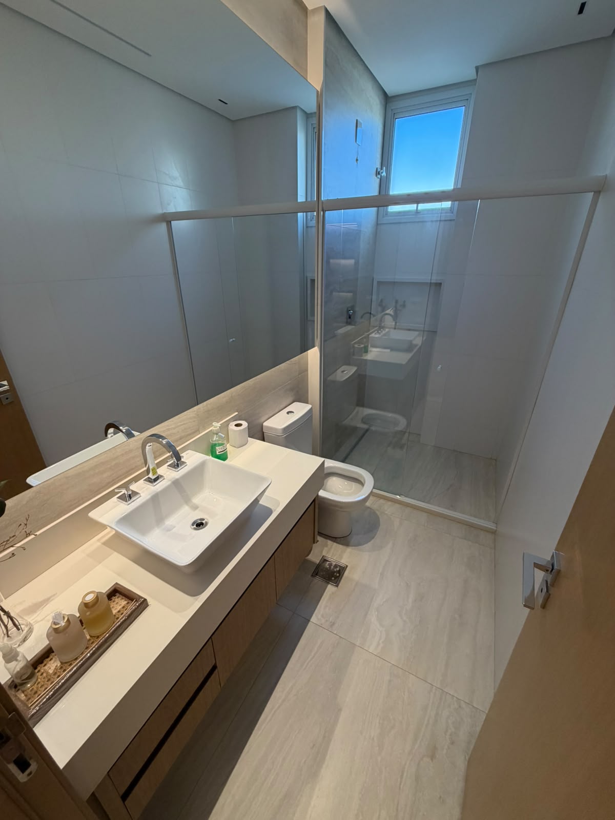 Apartamento à Venda no Kingdom Park Residence / 4 suítes / 4 vagas / Mobiliado / Setor Marista
