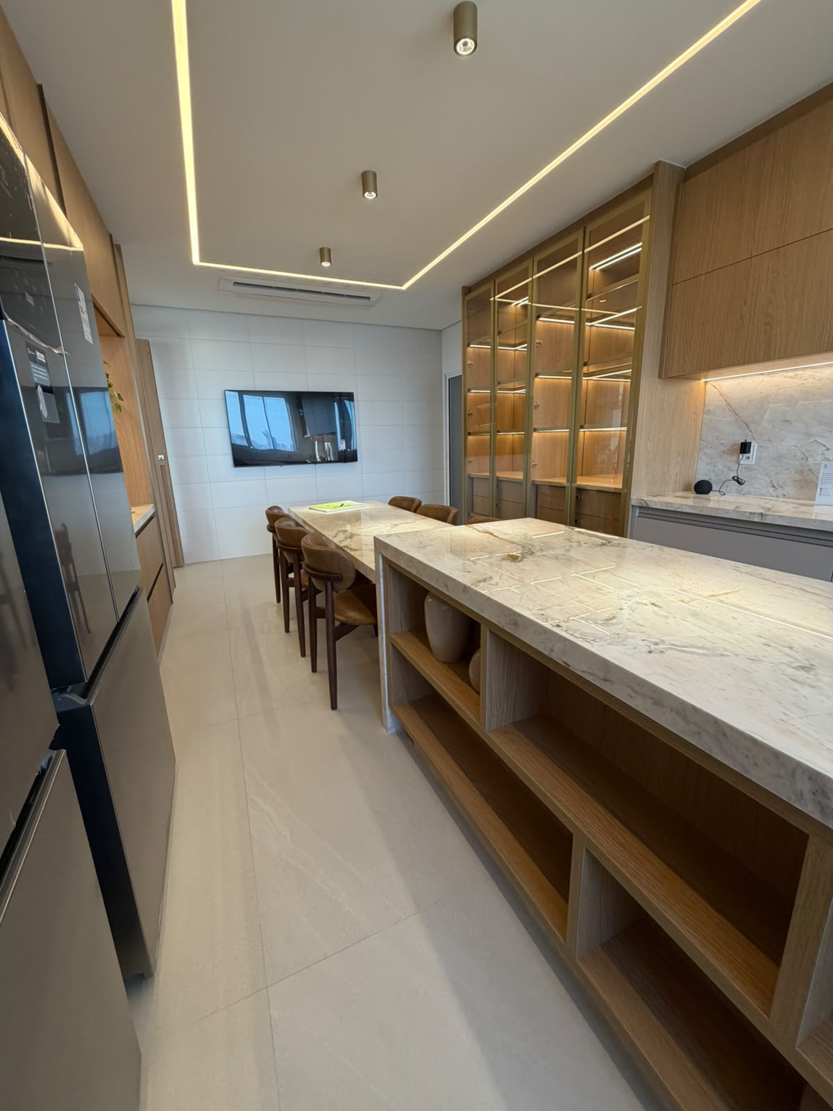 Apartamento à Venda no Kingdom Park Residence / 4 suítes / 4 vagas / Mobiliado / Setor Marista
