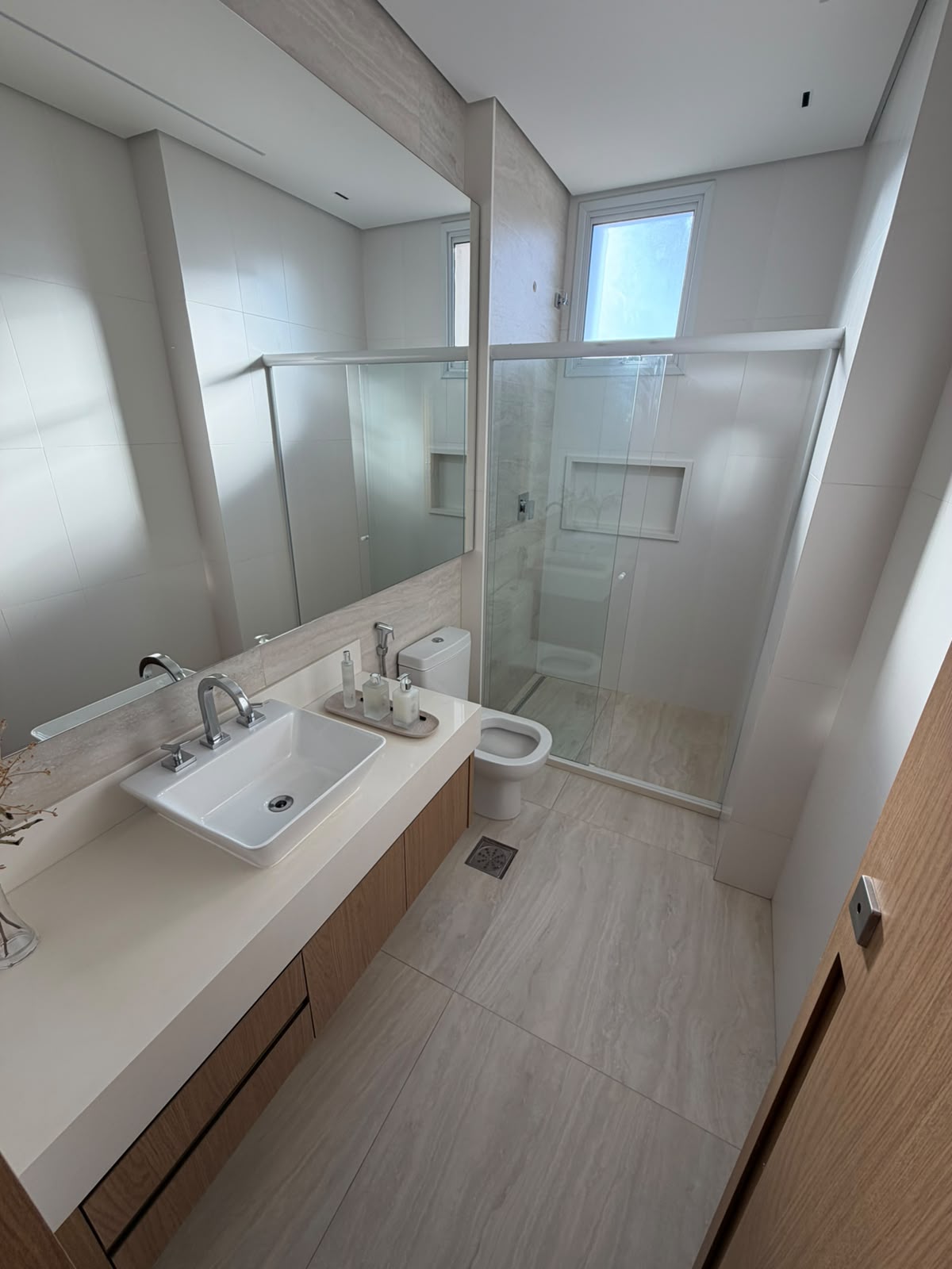 Apartamento à Venda no Kingdom Park Residence / 4 suítes / 4 vagas / Mobiliado / Setor Marista