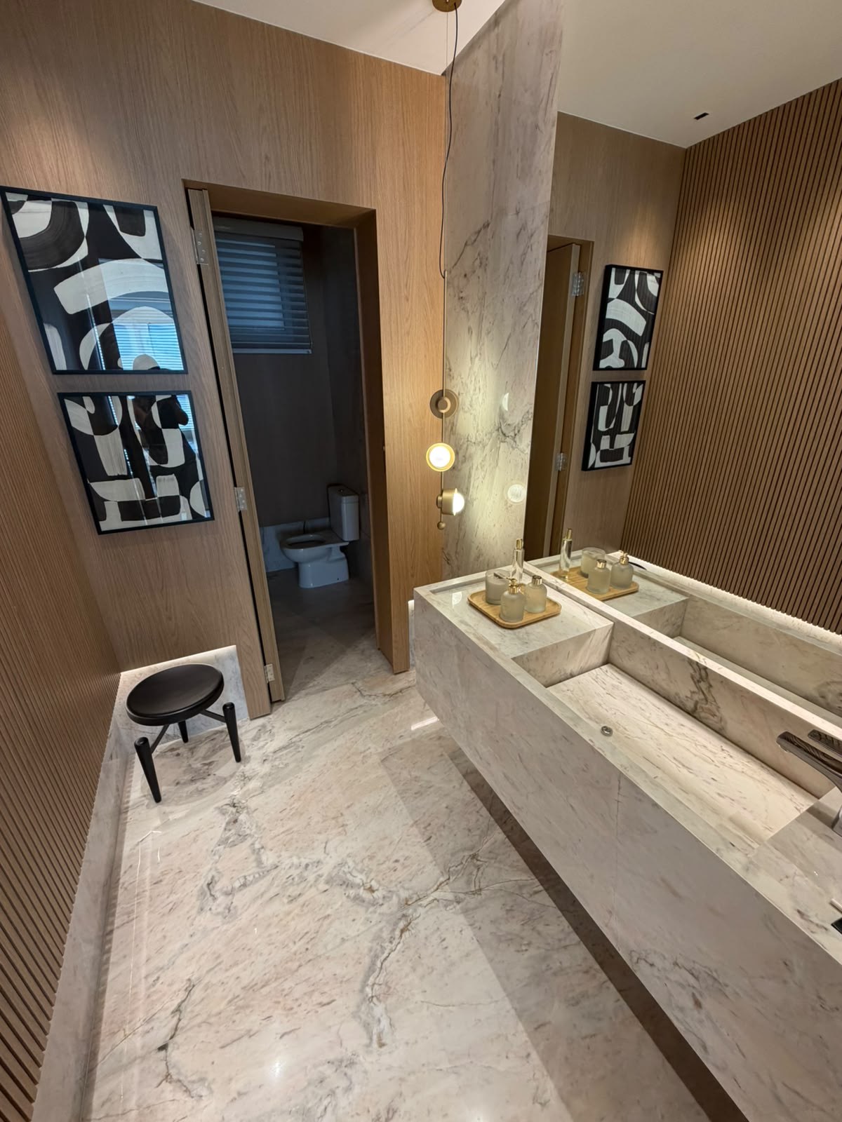 Apartamento à Venda no Kingdom Park Residence / 4 suítes / 4 vagas / Mobiliado / Setor Marista