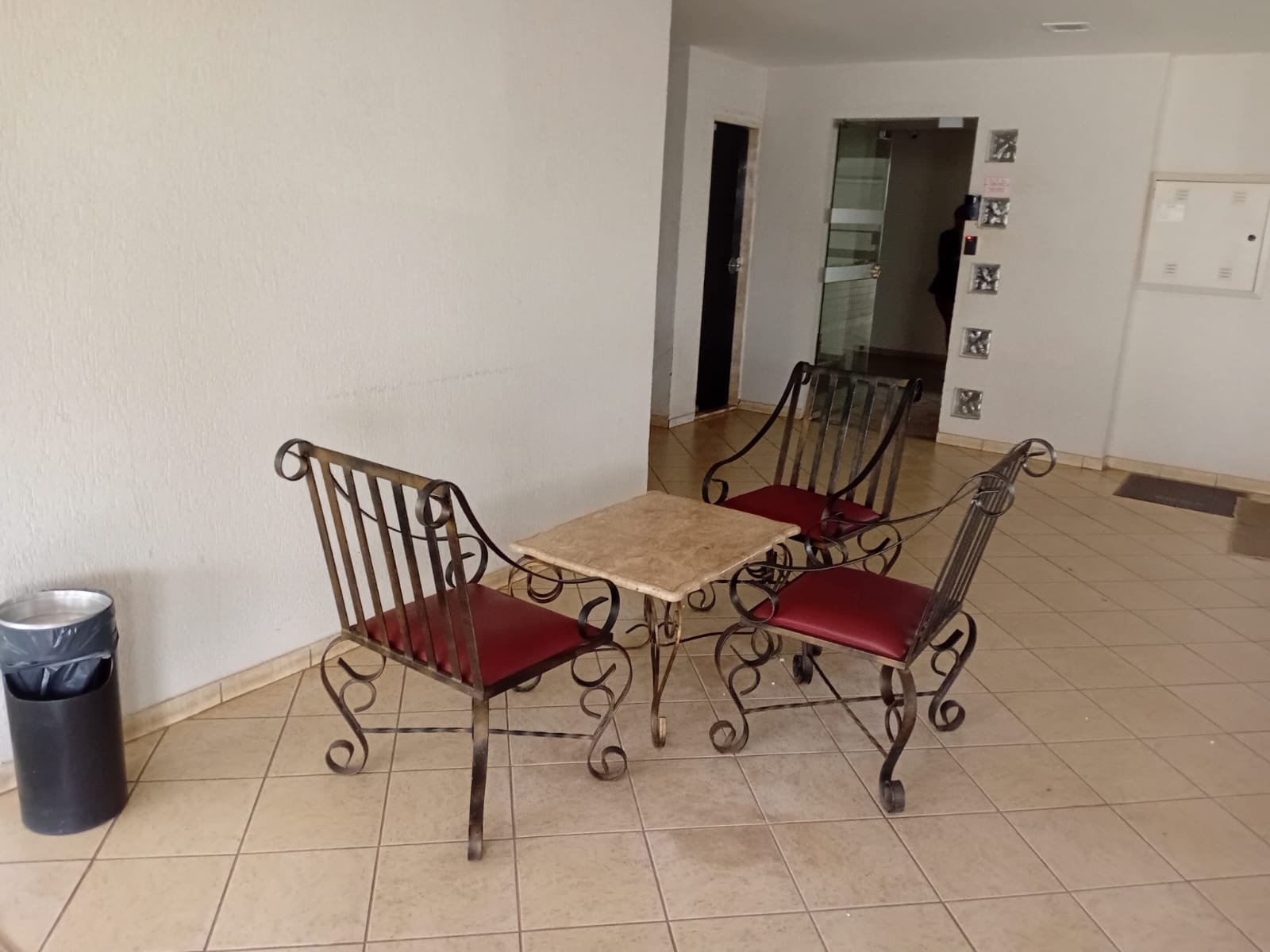 Apartamento à Venda no Edifício Ivana / 2 suítes / 1 vaga / Setor Bueno