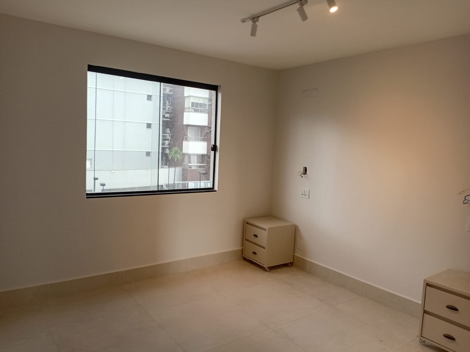 Apartamento à Venda no Edifício Ivana / 2 suítes / 1 vaga / Setor Bueno