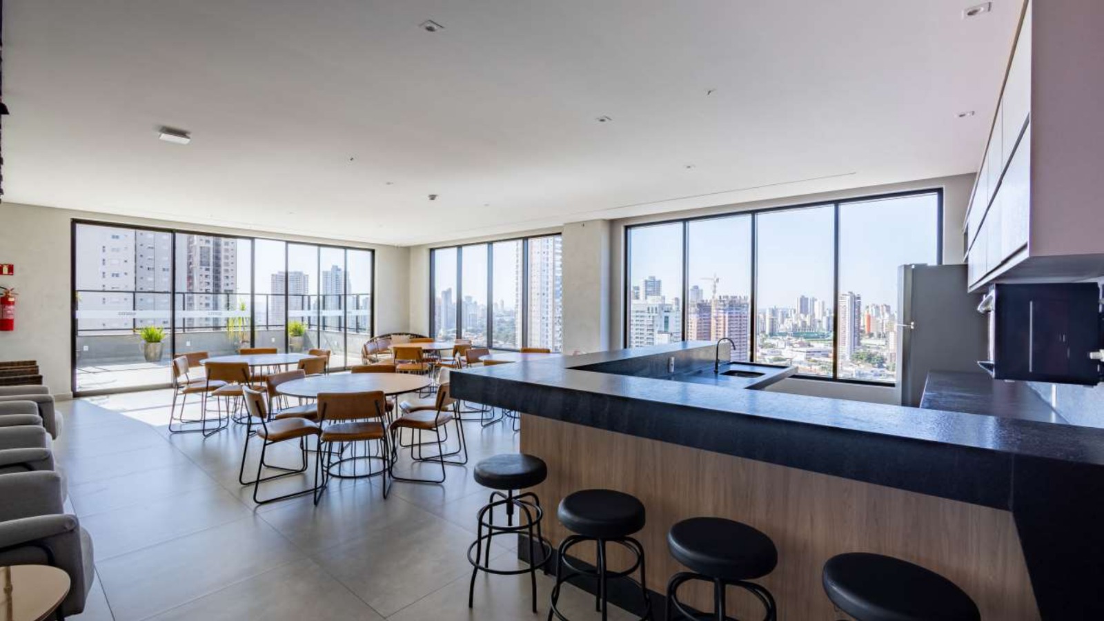 Apartamento a venda ou aluguel / 2 quartos / 1 suite / mobiliado / predio novo / rooftop / 1 vaga