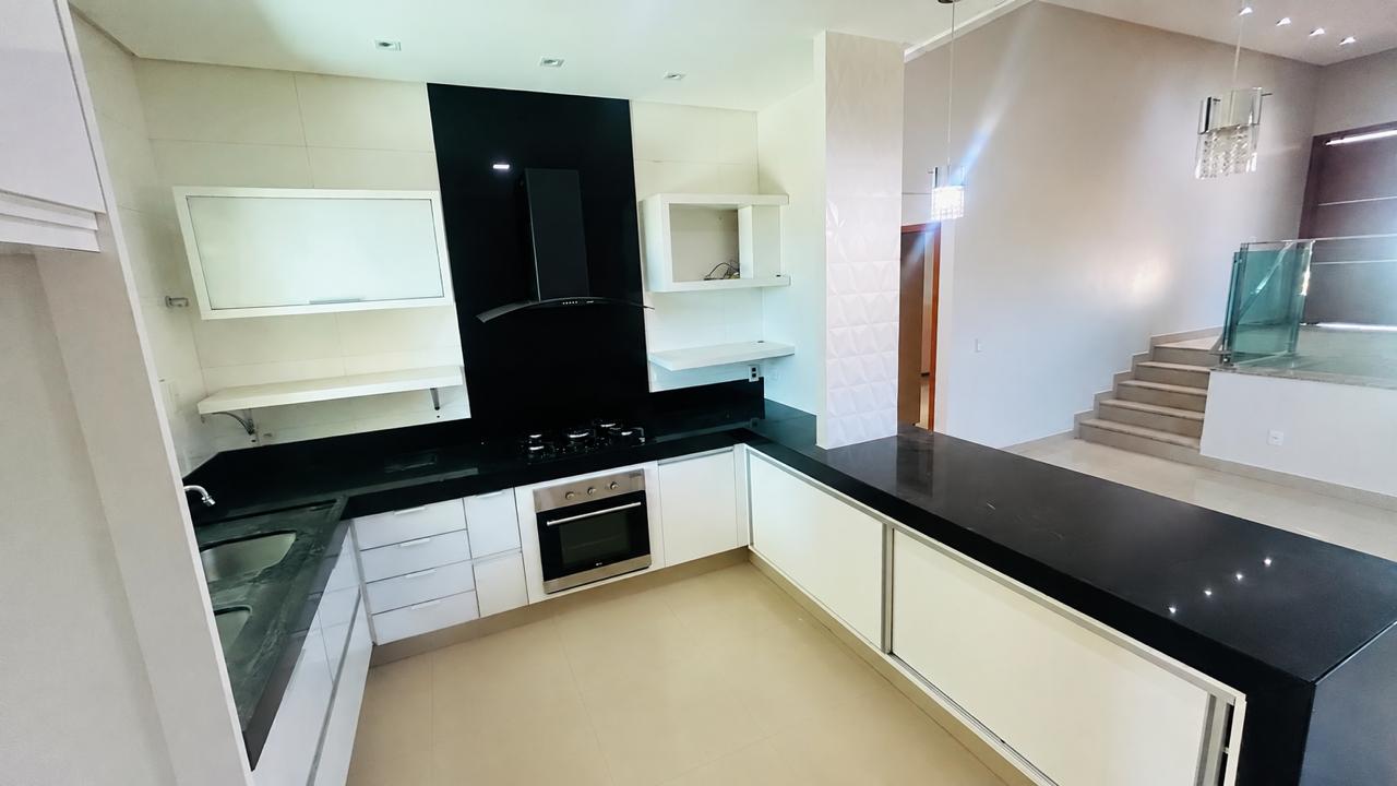 Venda de Casa Térrea em Condomínio fechado no Residencial Jardim Veneza