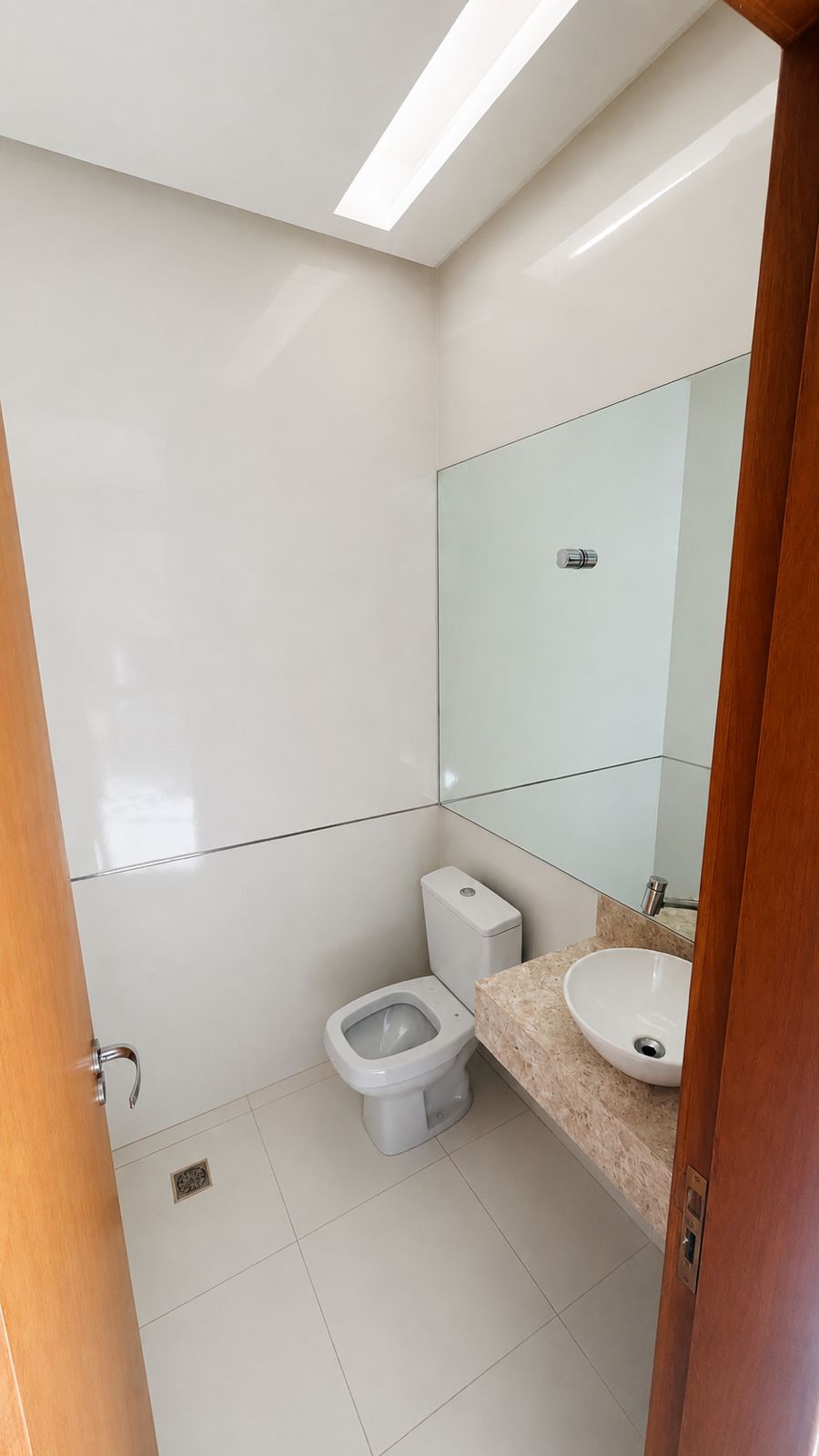 Venda de Casa Térrea em Condomínio fechado no Residencial Jardim Veneza