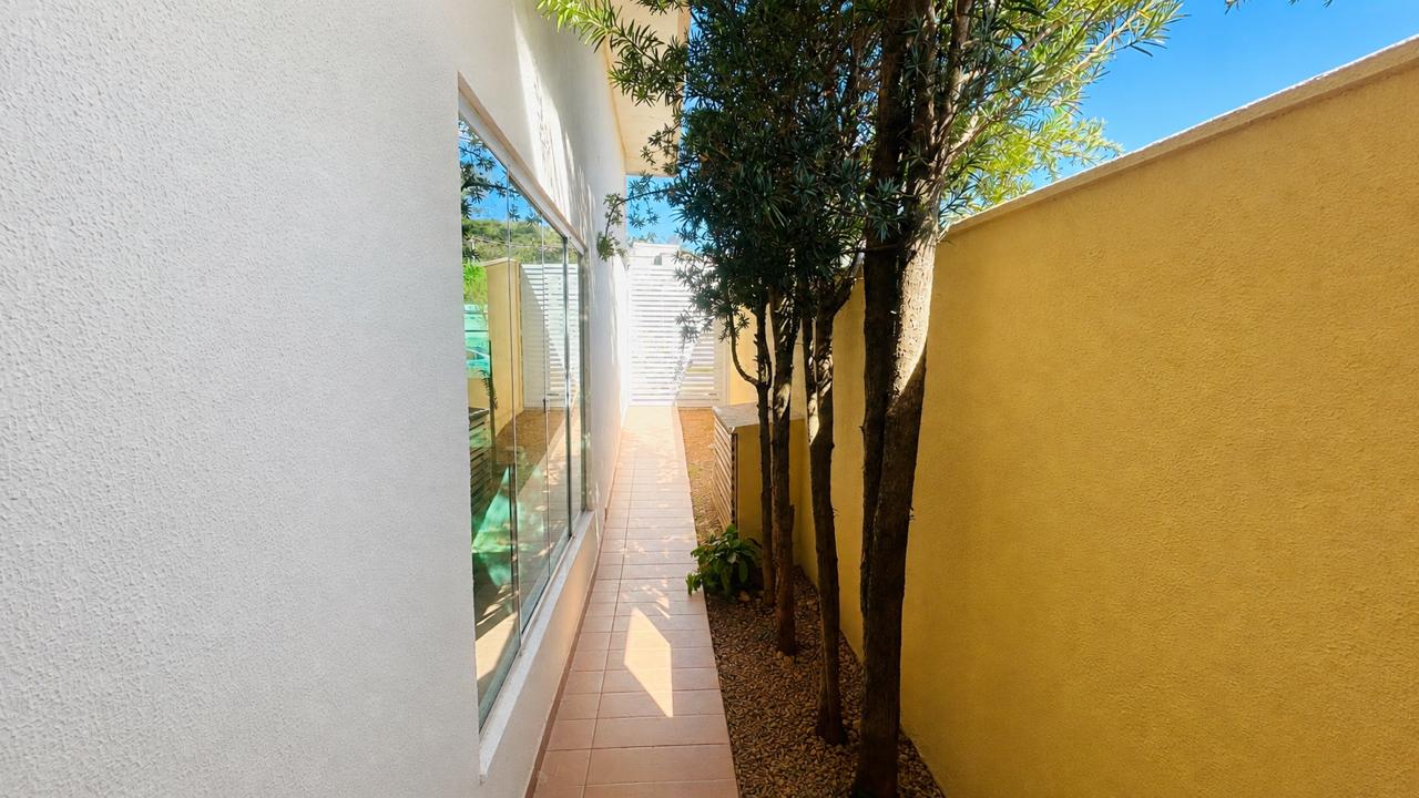Venda de Casa Térrea em Condomínio fechado no Residencial Jardim Veneza