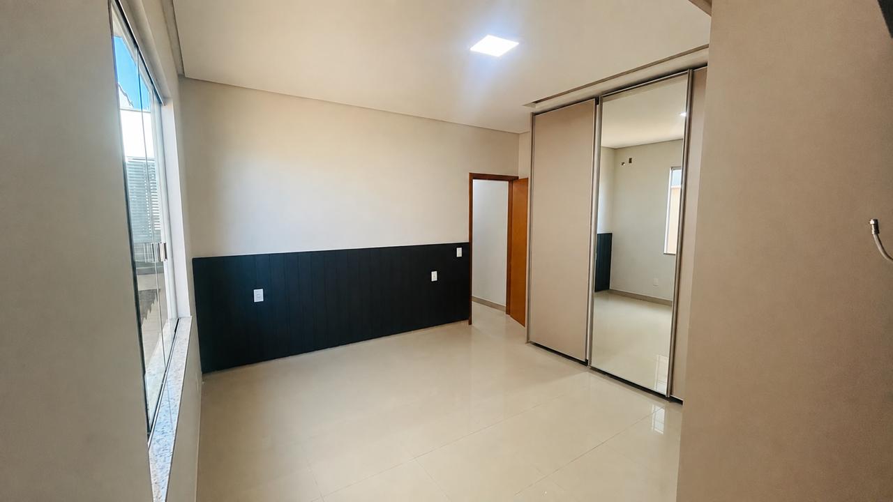 Venda de Casa Térrea em Condomínio fechado no Residencial Jardim Veneza