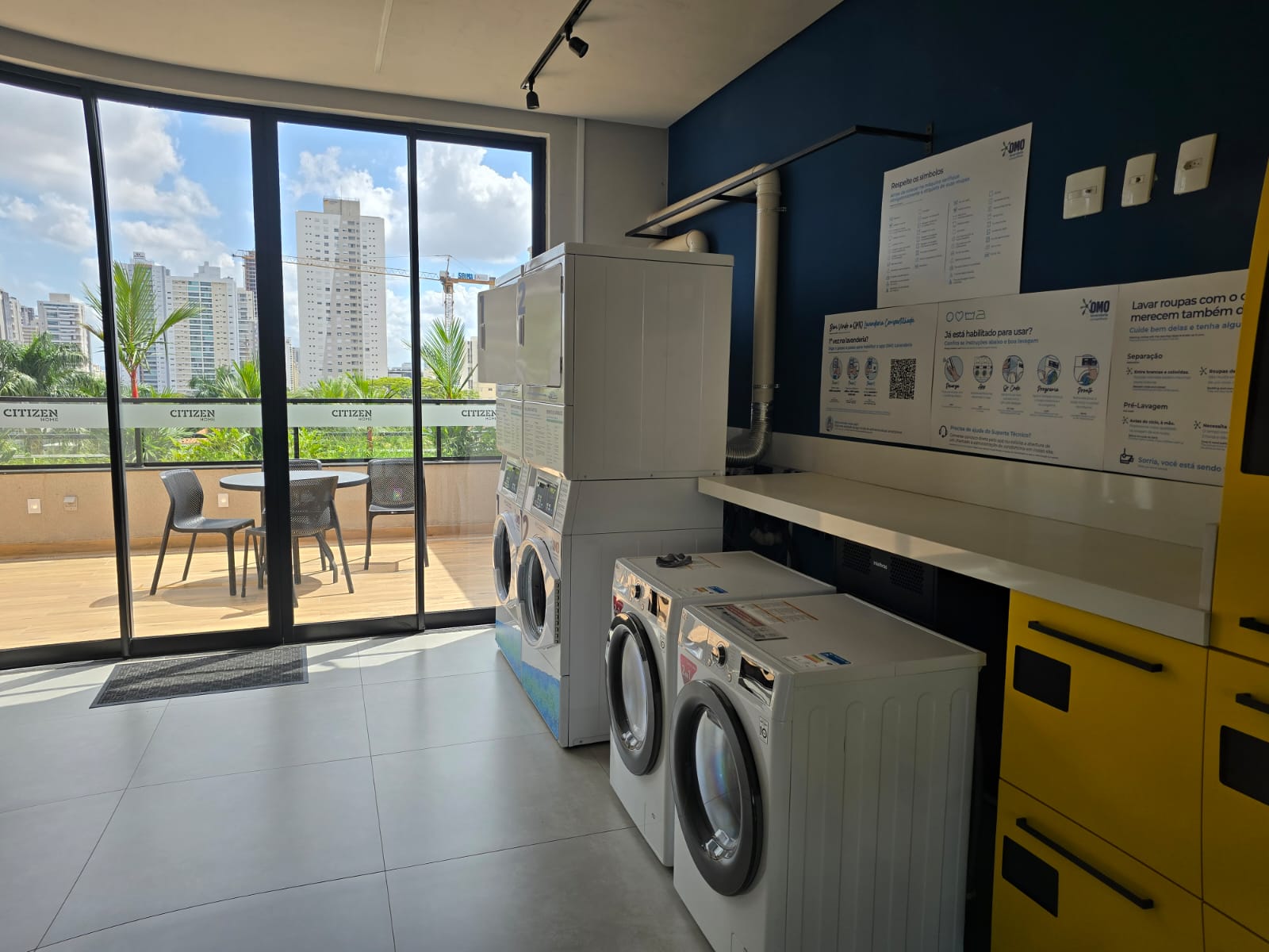 Apartamento Setor Bueno a venda / 2 quartos / lavabo / 2 vagas / predio novo / mobiliado