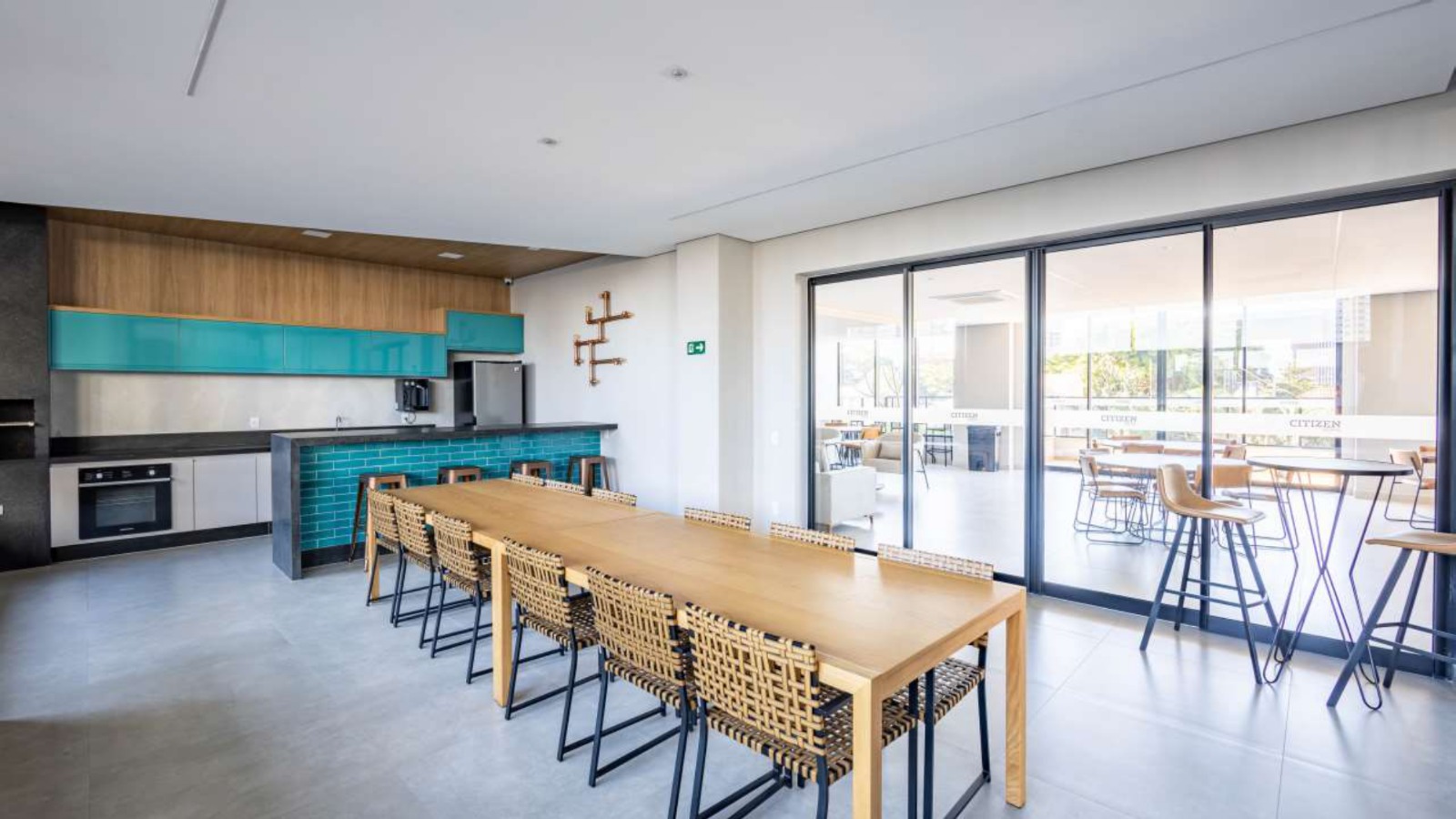 Apartamento Setor Bueno a venda / 2 quartos / lavabo / 2 vagas / predio novo / mobiliado