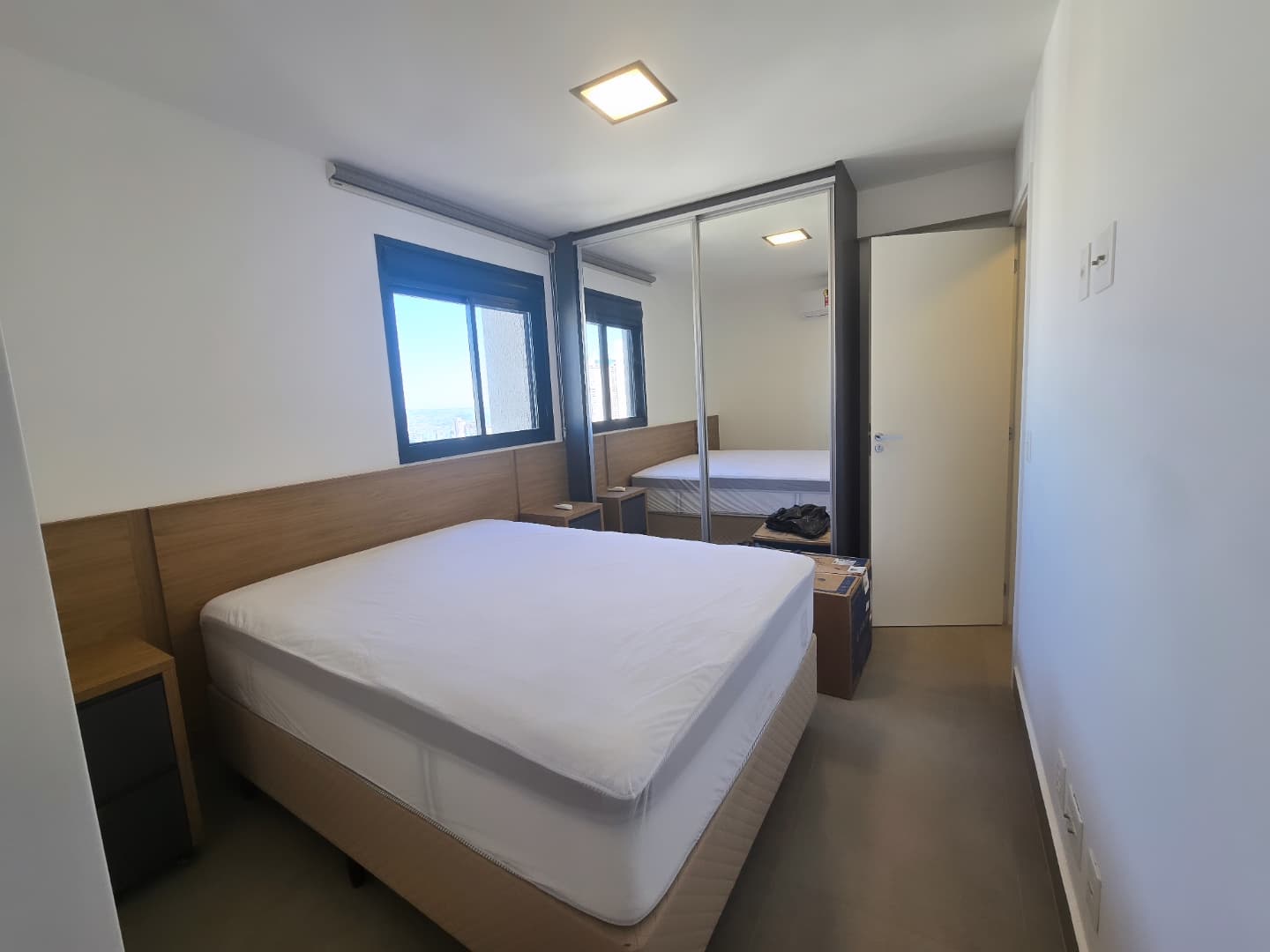 APARTAMENTO A VENDA 2 QUARTOS COM LAVABO / MOBILIADO / ANDAR ALTO / 2 VAGAS / PROXIMO A PRAÇA TAMANDARE