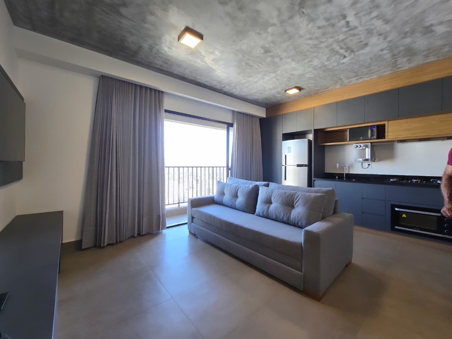 APARTAMENTO A VENDA 2 QUARTOS COM LAVABO / MOBILIADO / ANDAR ALTO / 2 VAGAS / PROXIMO A PRAÇA TAMANDARE