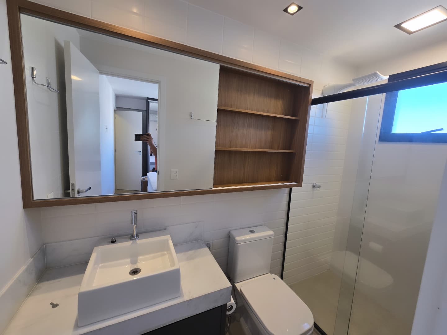 APARTAMENTO A VENDA 2 QUARTOS COM LAVABO / MOBILIADO / ANDAR ALTO / 2 VAGAS / PROXIMO A PRAÇA TAMANDARE