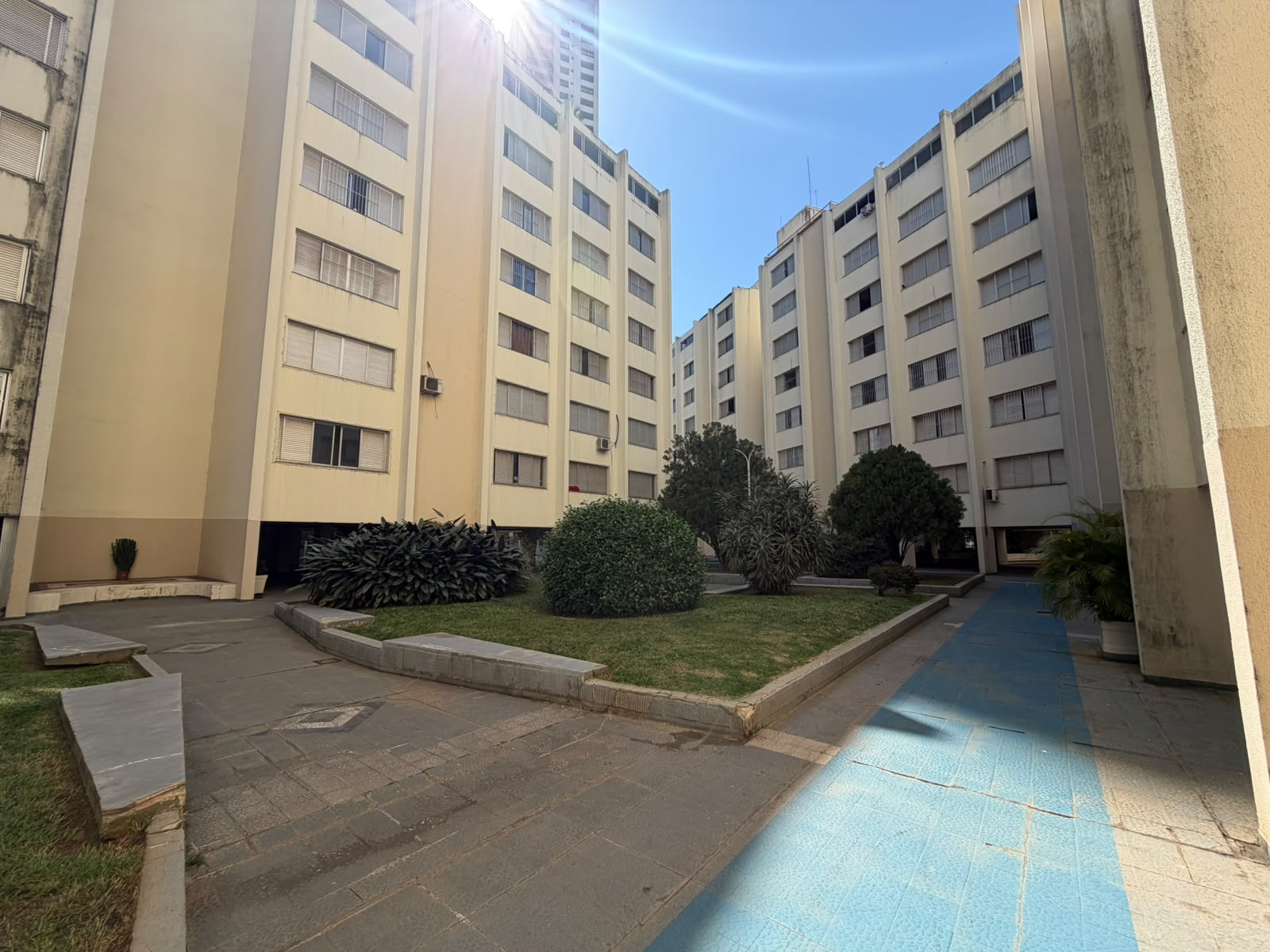 Apartamento à Venda no Edifício Itatiaia / 1 suíte / 2 vagas / Setor Marista