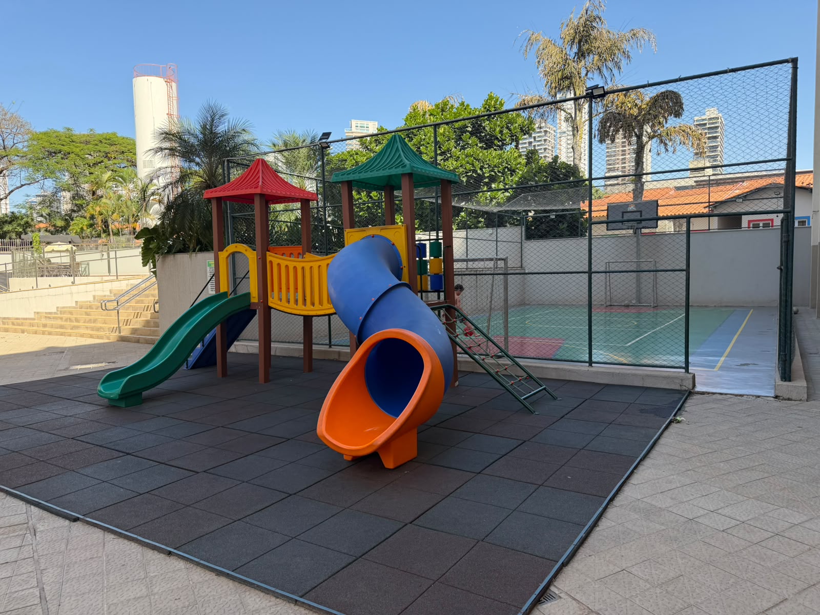 Apartamento à Venda no Edifício Itatiaia / 1 suíte / 2 vagas / Setor Marista
