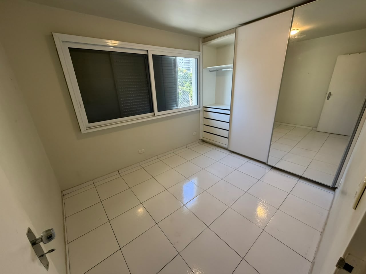 Apartamento à Venda no Edifício Itatiaia / 1 suíte / 2 vagas / Setor Marista