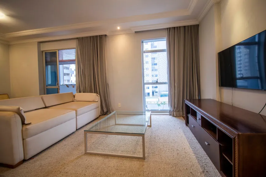 Apartamento a venda de 217m² com 4 quartos (3 suítes) / 2 vagas / lazer completo / Setor Bueno / Água inclusa no condomínio