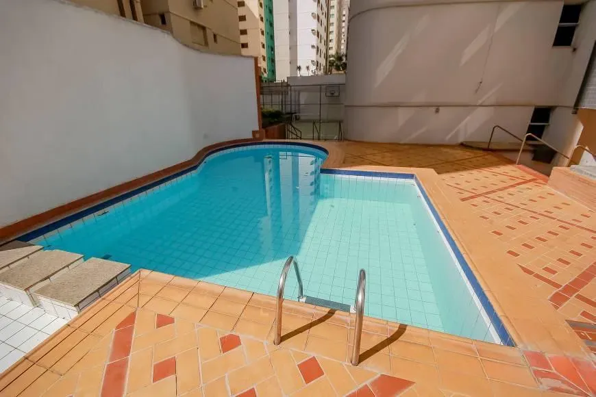 Apartamento a venda de 217m² com 4 quartos (3 suítes) / 2 vagas / lazer completo / Setor Bueno / Água inclusa no condomínio