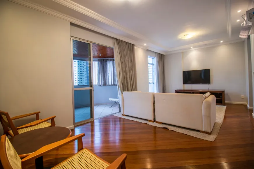 Apartamento a venda de 217m² com 4 quartos (3 suítes) / 2 vagas / lazer completo / Setor Bueno / Água inclusa no condomínio
