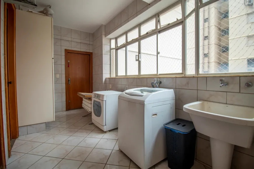 Apartamento a venda de 217m² com 4 quartos (3 suítes) / 2 vagas / lazer completo / Setor Bueno / Água inclusa no condomínio