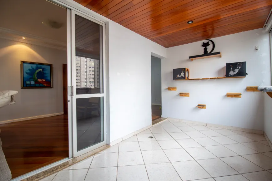 Apartamento a venda de 217m² com 4 quartos (3 suítes) / 2 vagas / lazer completo / Setor Bueno / Água inclusa no condomínio