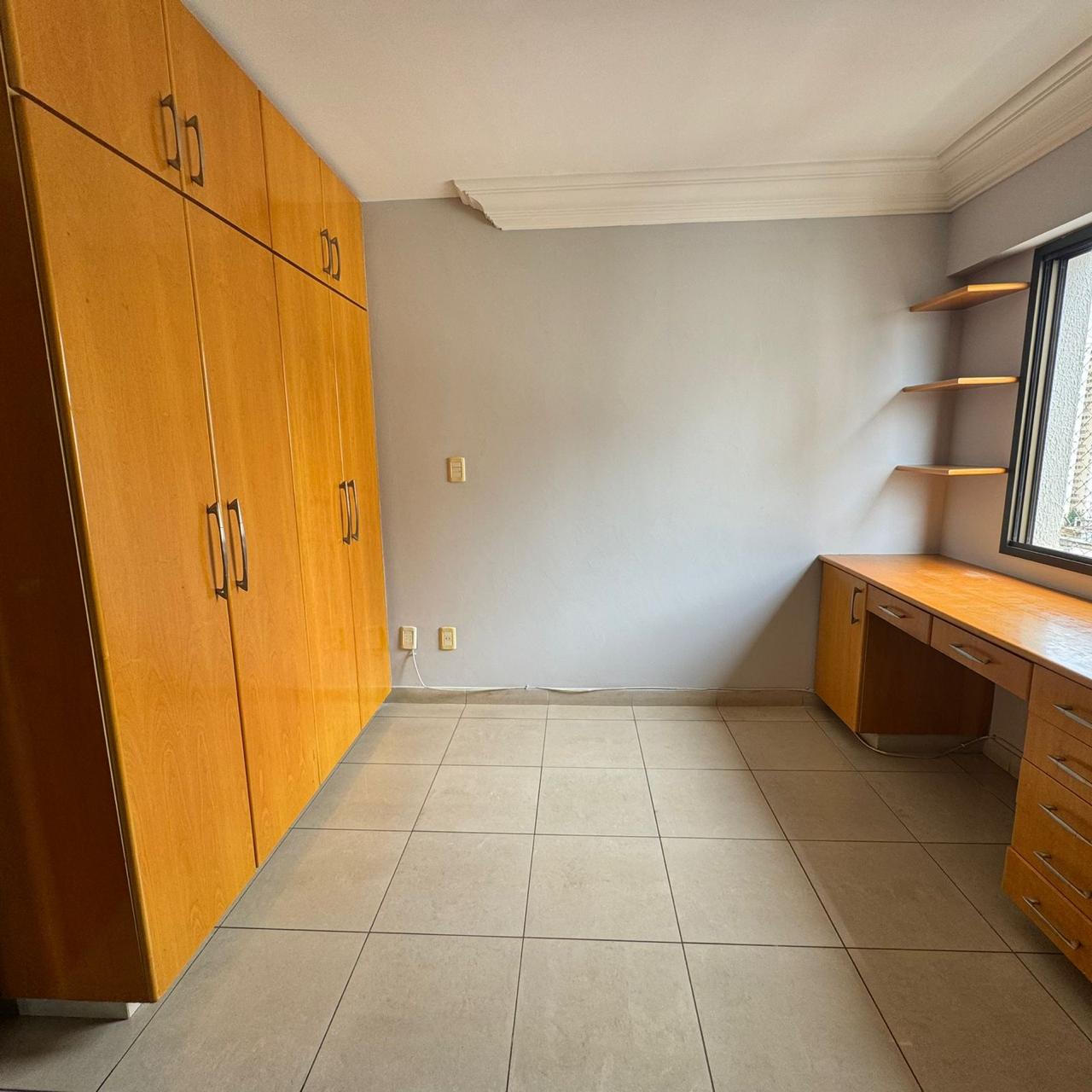Apartamento no Setor Bueno a venda / 3 suites mais office / 2 vagas / lazer sem academia