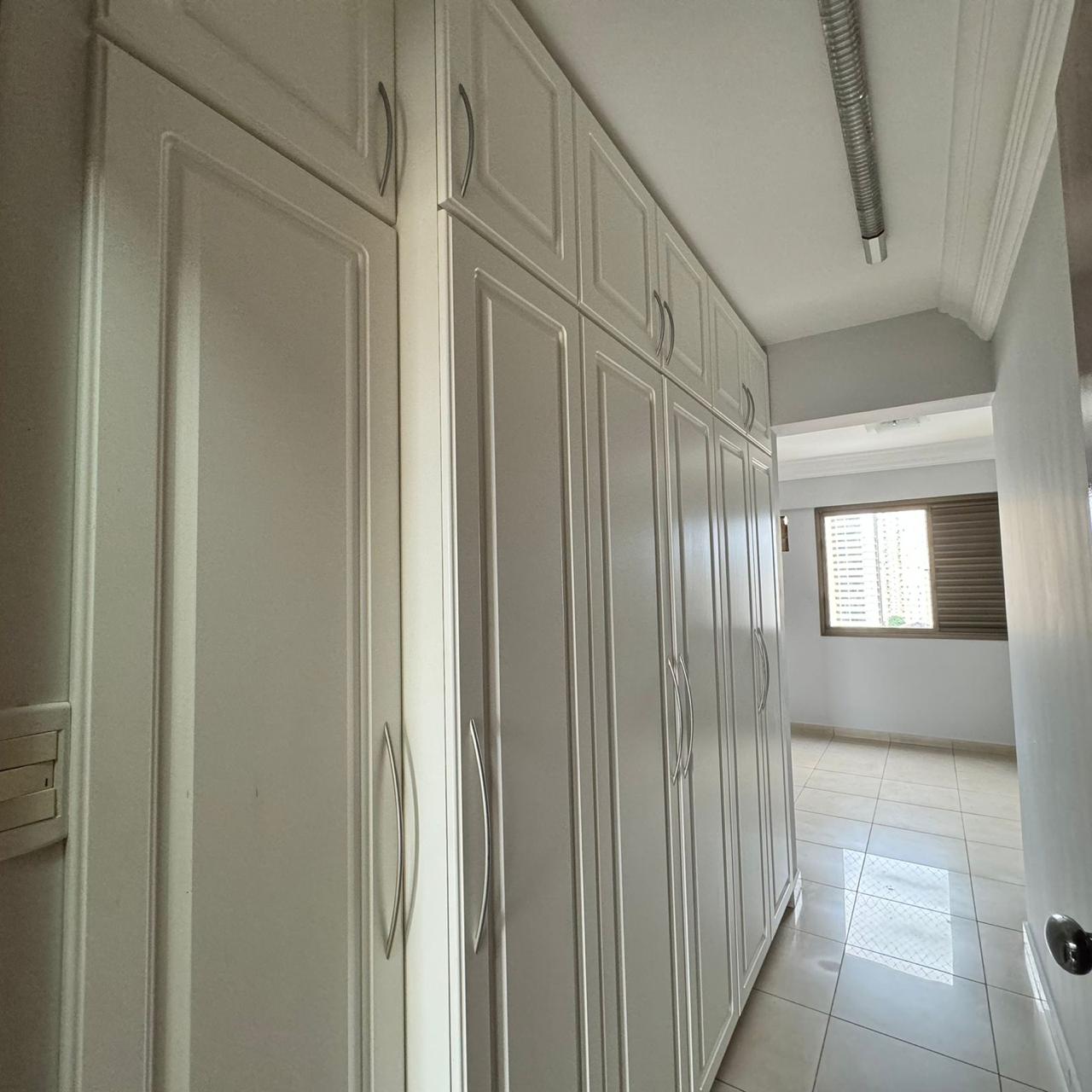 Apartamento no Setor Bueno a venda / 3 suites mais office / 2 vagas / lazer sem academia