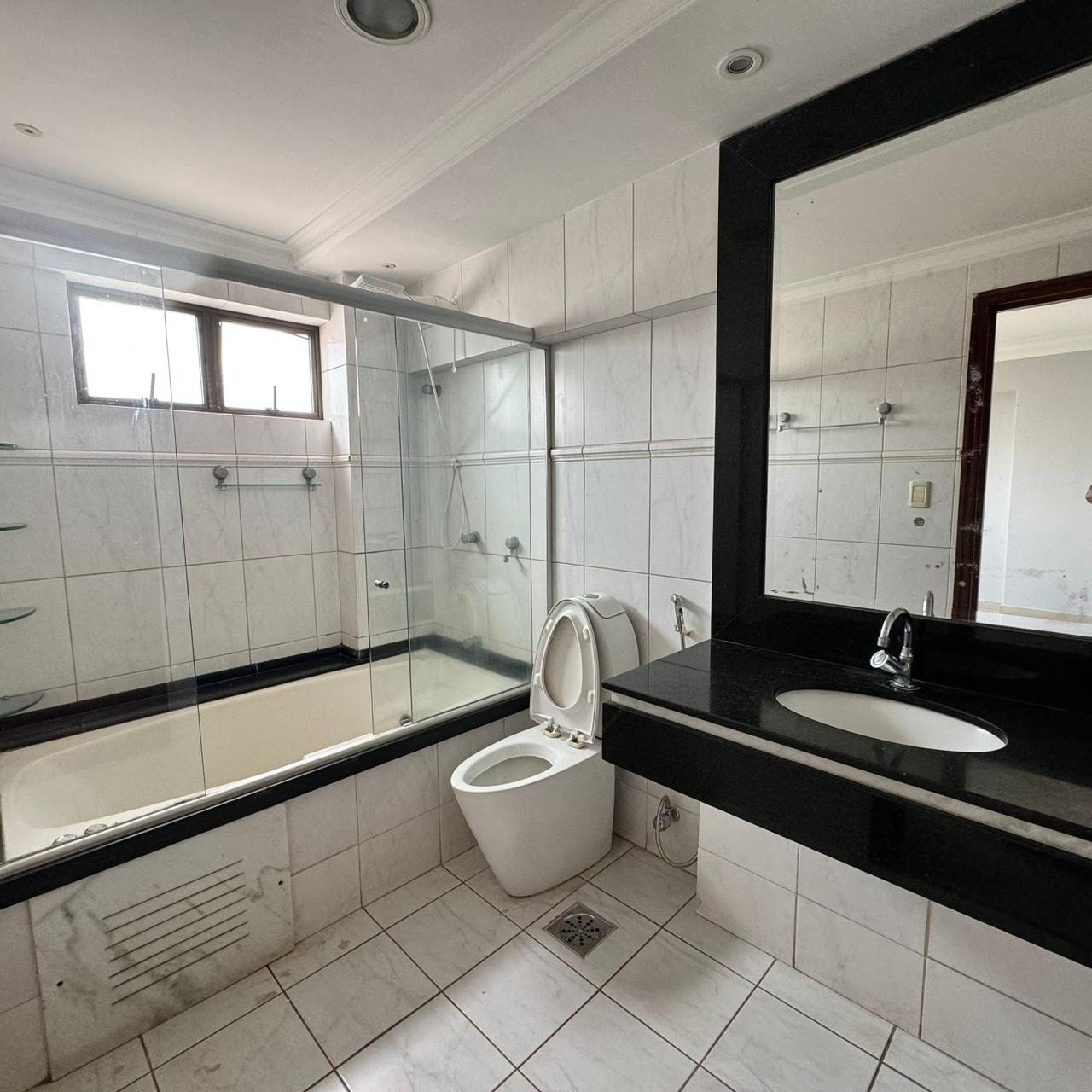 Apartamento no Setor Bueno a venda / 3 suites mais office / 2 vagas / lazer sem academia