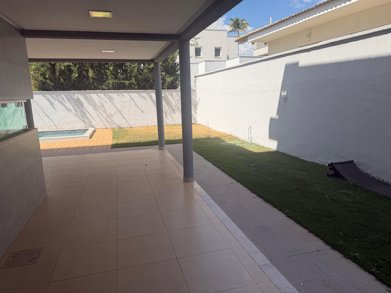 Sobrado à venda no Jardins Milão / 5 suítes / 6 vagas
