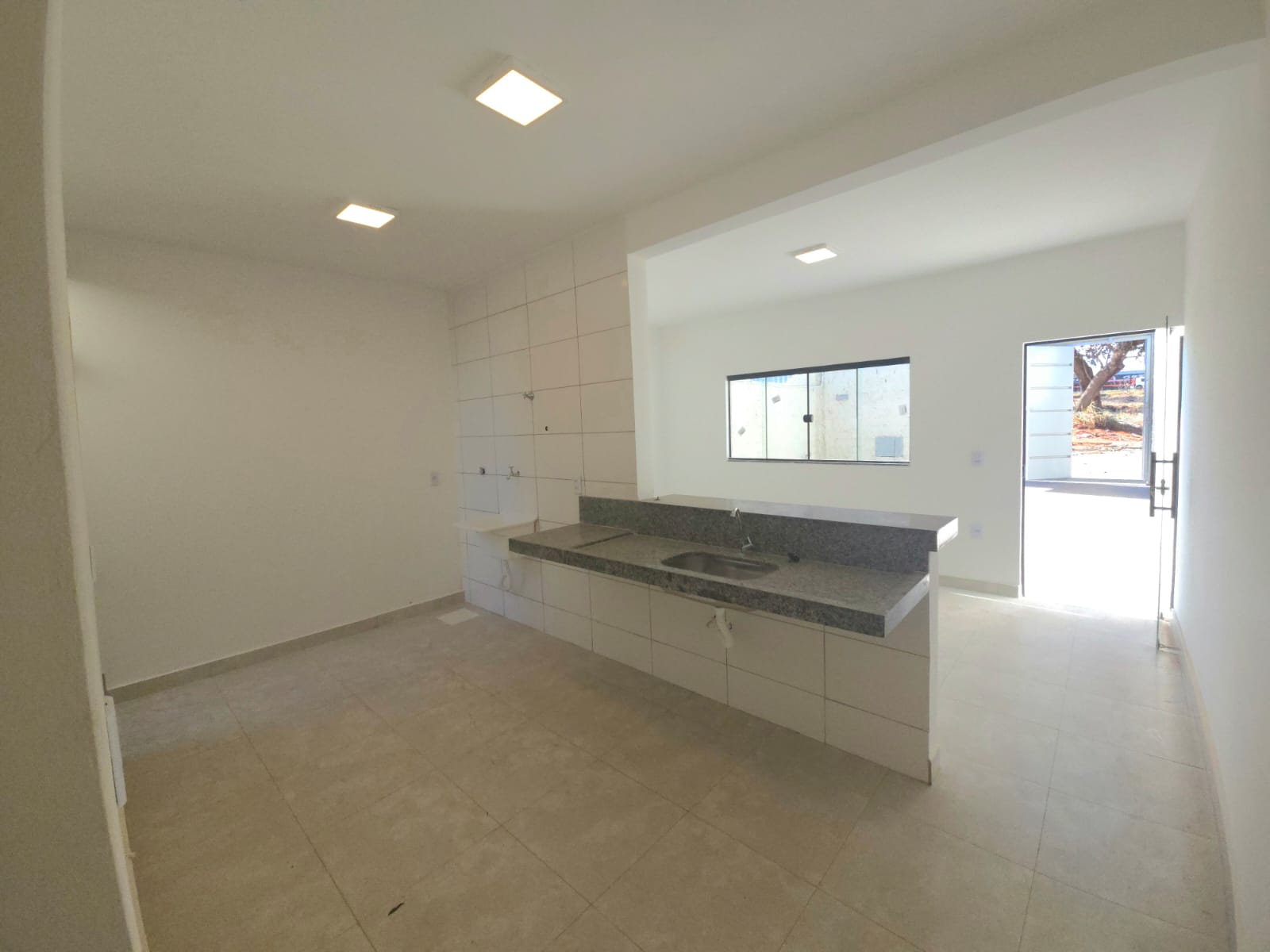 Casa com 2 quartos a venda GO 040, proximo ao Madre Germana e terminal Maranata em Goiania