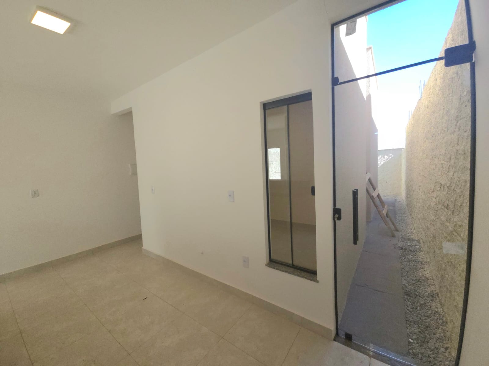 Casa com 2 quartos a venda GO 040, proximo ao Madre Germana e terminal Maranata em Goiania