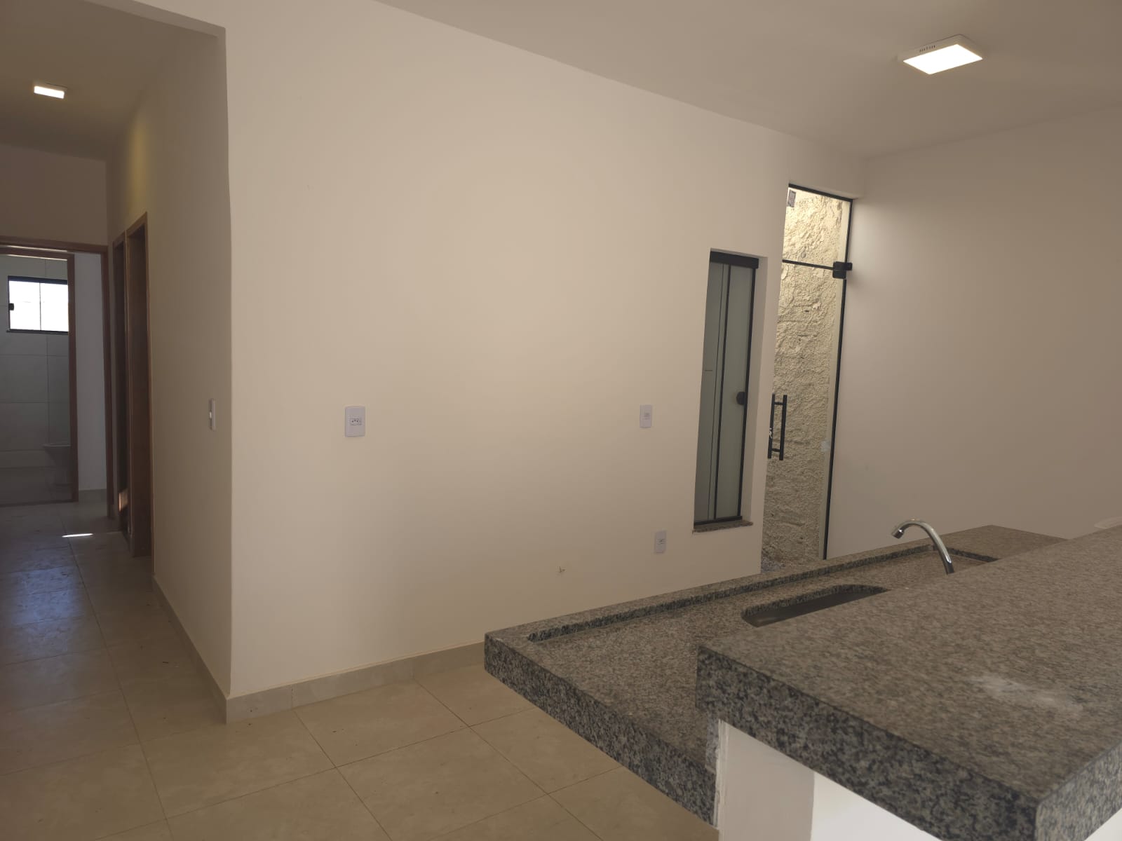Casa com 2 quartos a venda GO 040, proximo ao Madre Germana e terminal Maranata em Goiania