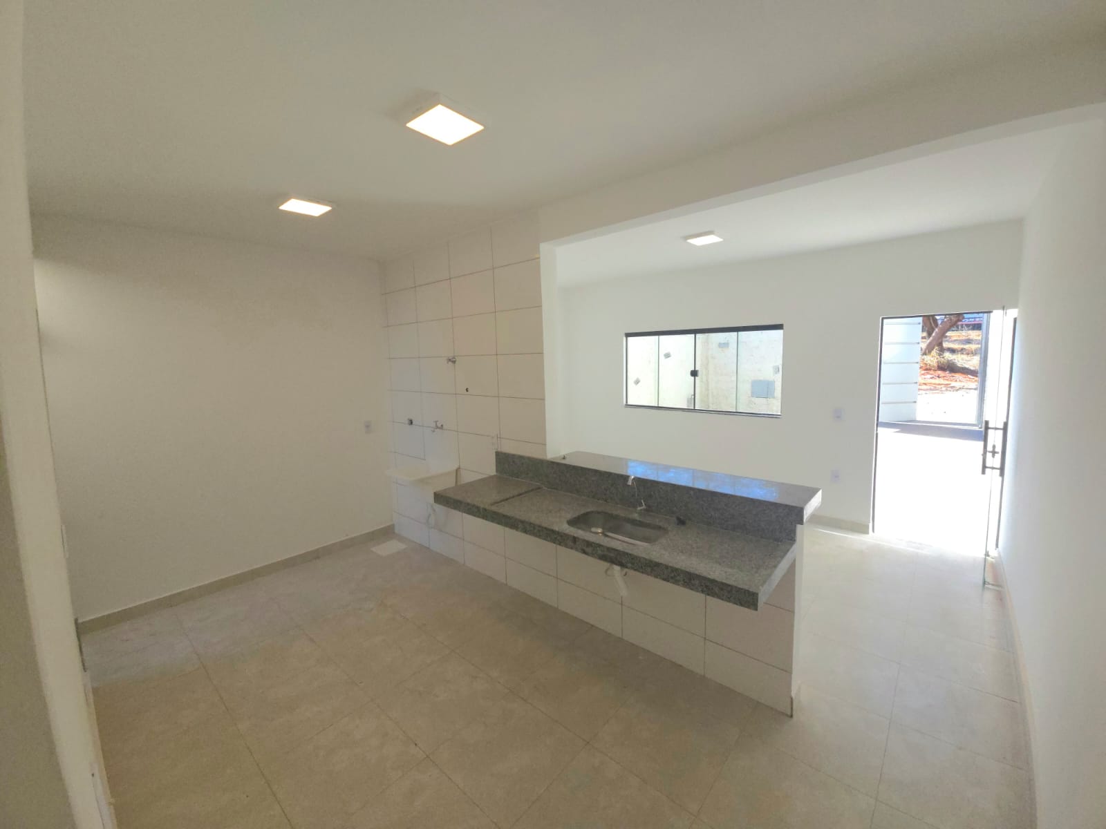 Casa com 2 quartos a venda GO 040, proximo ao Madre Germana e terminal Maranata em Goiania