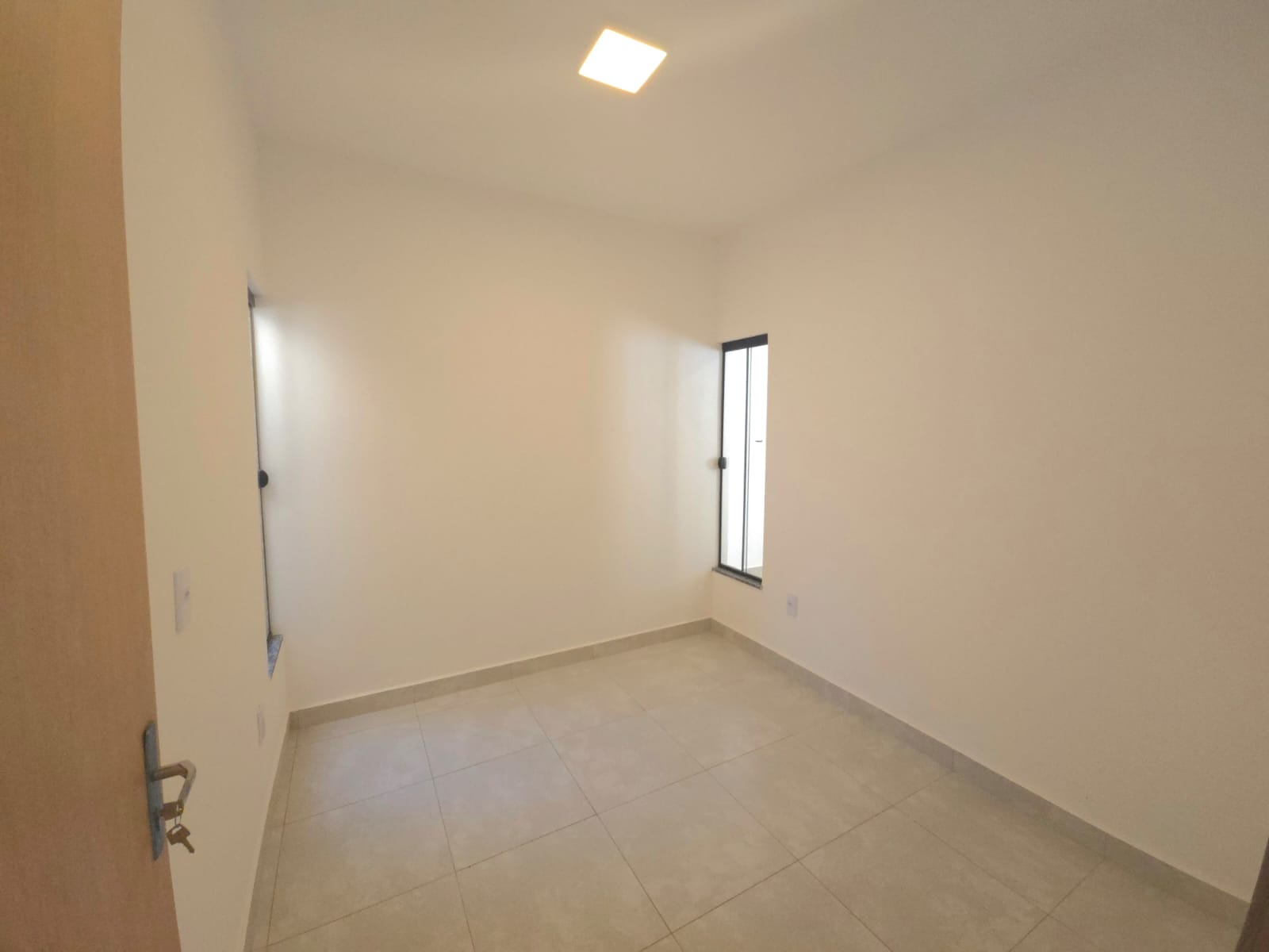 Casa com 2 quartos a venda GO 040, proximo ao Madre Germana e terminal Maranata em Goiania
