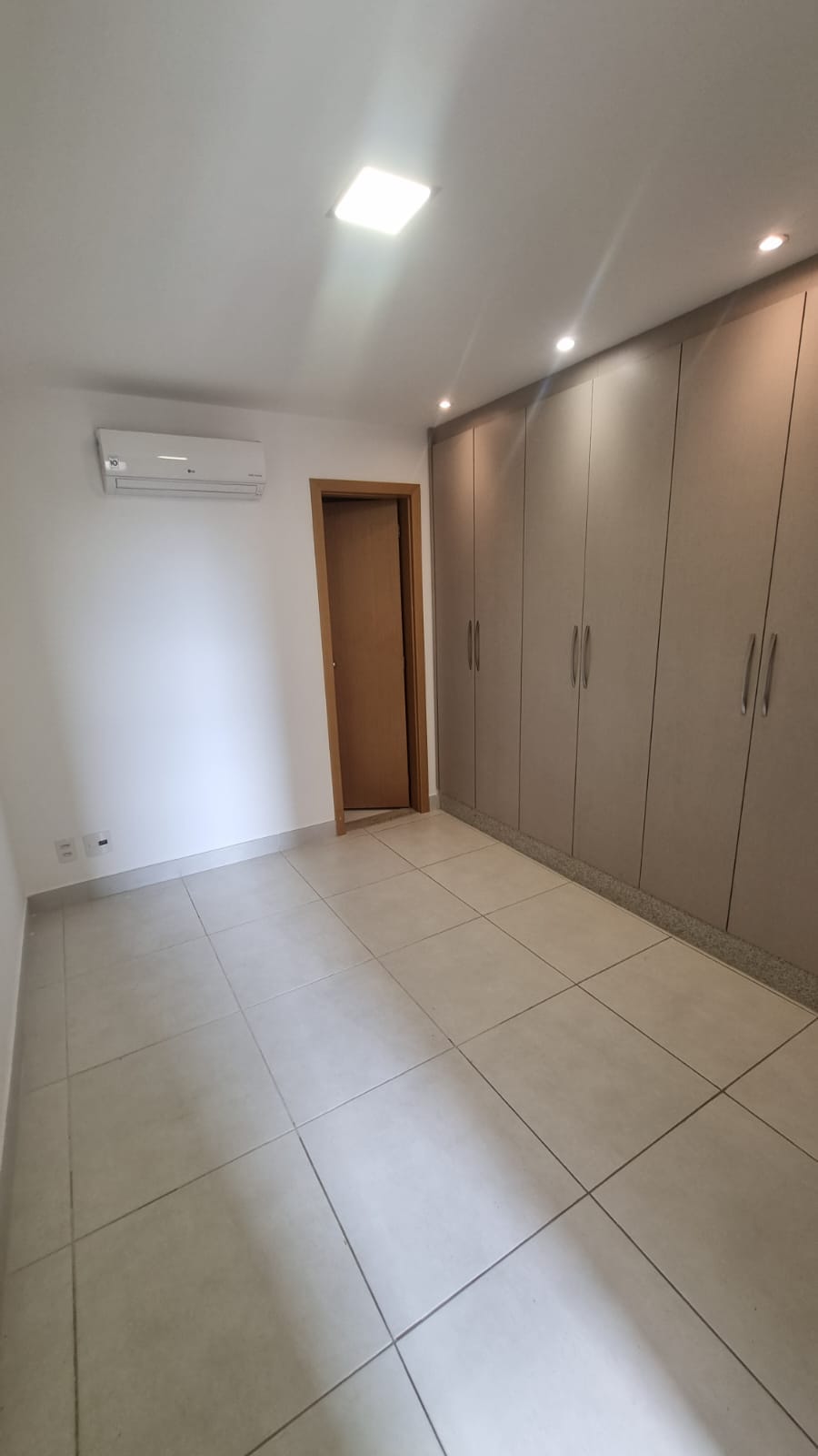 Apartamento à Venda no Flampark Residencial Club Torre 2 / 3 suítes plenas / 2 vagas / Jardim Goiás