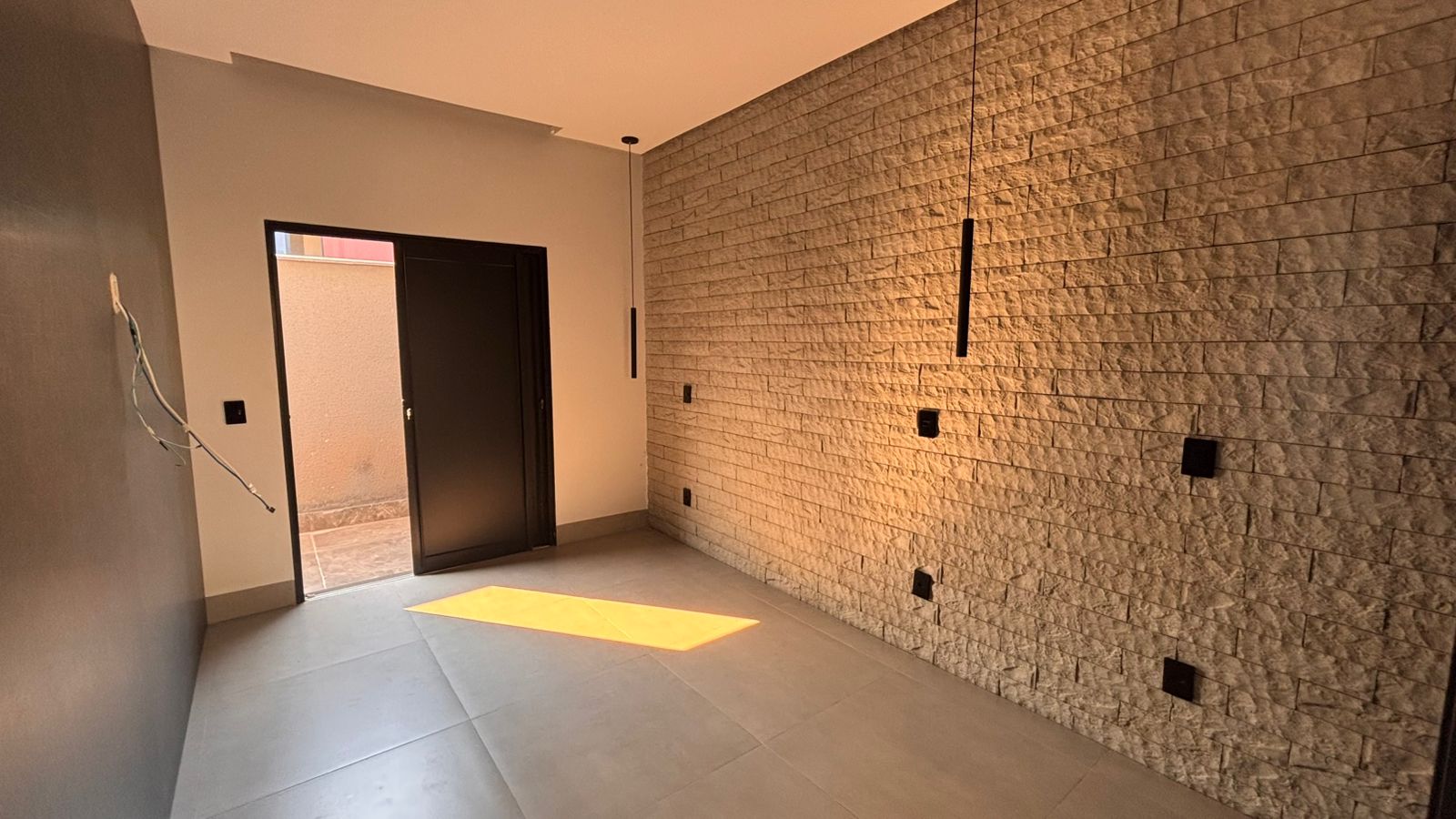 Casa térrea a venda / Jardins Barcelona / 190 m² e terreno de 300 m² / 3 suites / home theater / piscina aquecida com prainha / hidro / LED