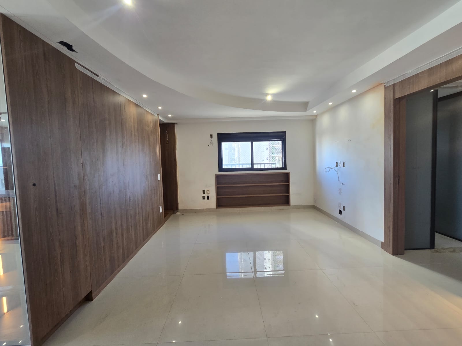 Apartamento à venda 104 m² / Setor Bueno / 2 suítes / lavabo / projeto luminotécnico e armários / prédio novo / Rua T-30