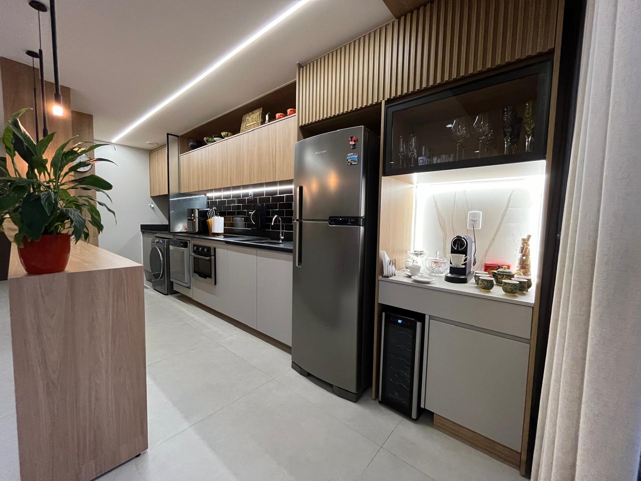Apartamento à venda Setor Bueno / 87 m² /   02 suítes / lavabo e varanda / com vista privilegiada para o Parque Vaca Brava / 2 vagas / mobiliado