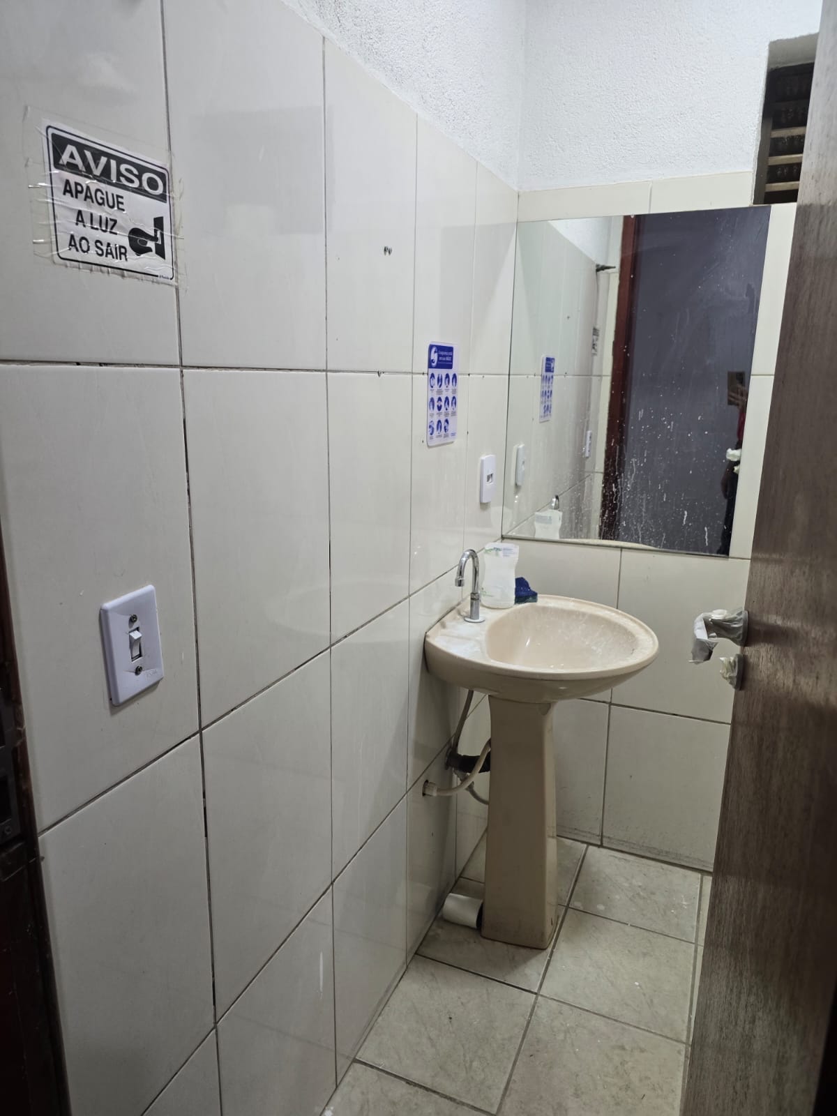 Locação de prédio comercial / Setor Marista / 650 m² / 8 vagas / 12 salas com pia / recepção / 3 salas grandes / ideal para clínicas, lojas, escolas, restaurantes