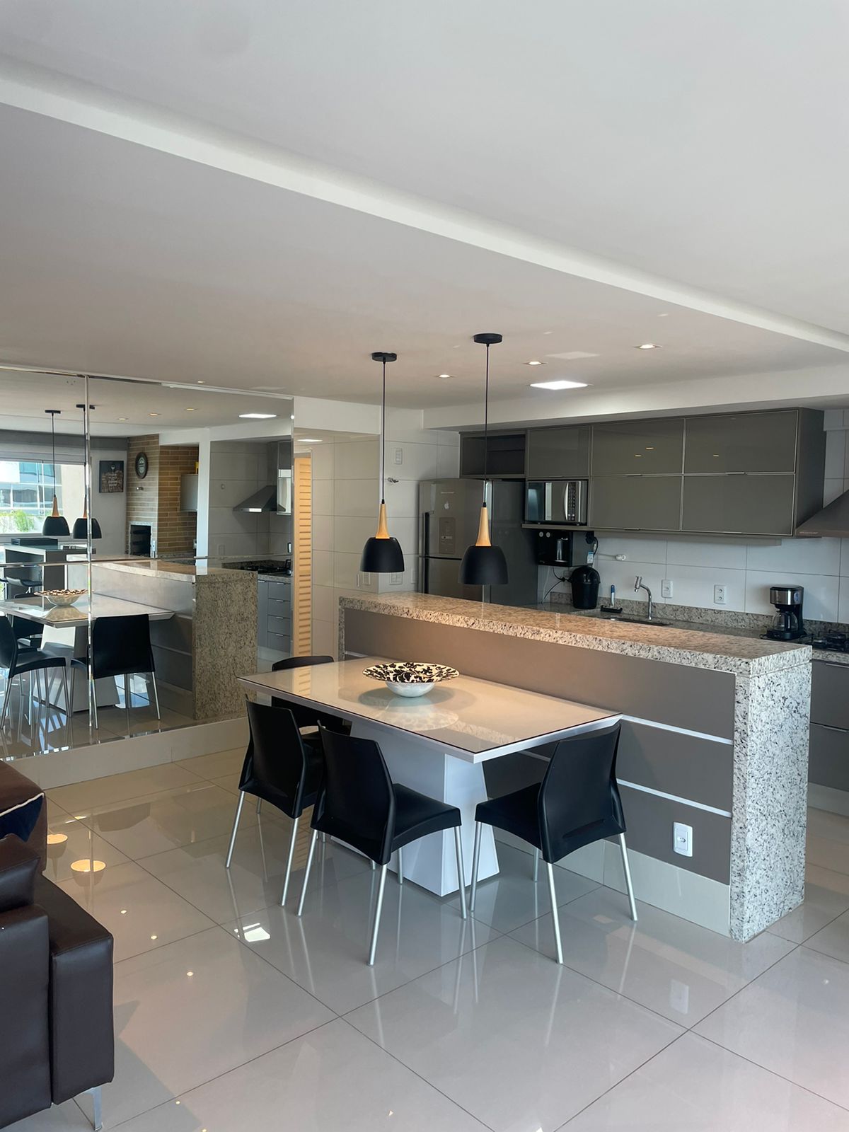 Apartamento 3 suítes para locação / Setor Marista / churrasqueira na varanda / prédio novo / mobiliado