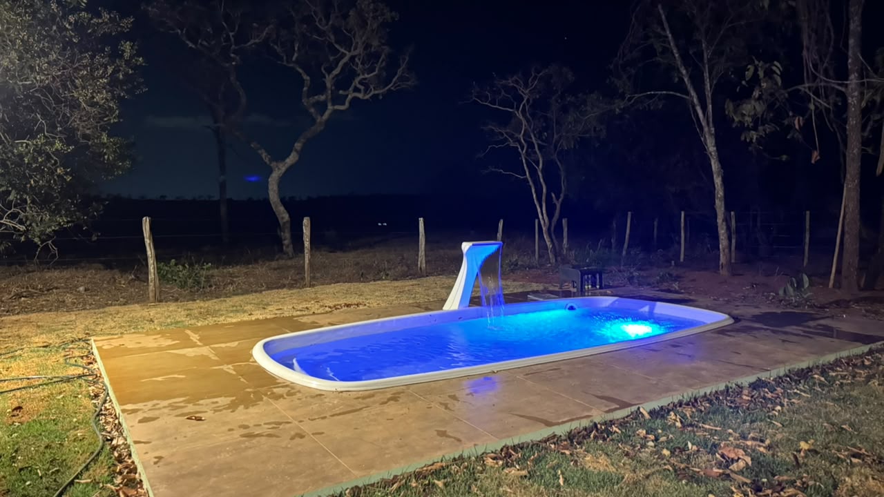 Chácara com piscina à Venda / Bonfinópolis / Casa de 2 quartos / Churrasqueira e fogão a lenha