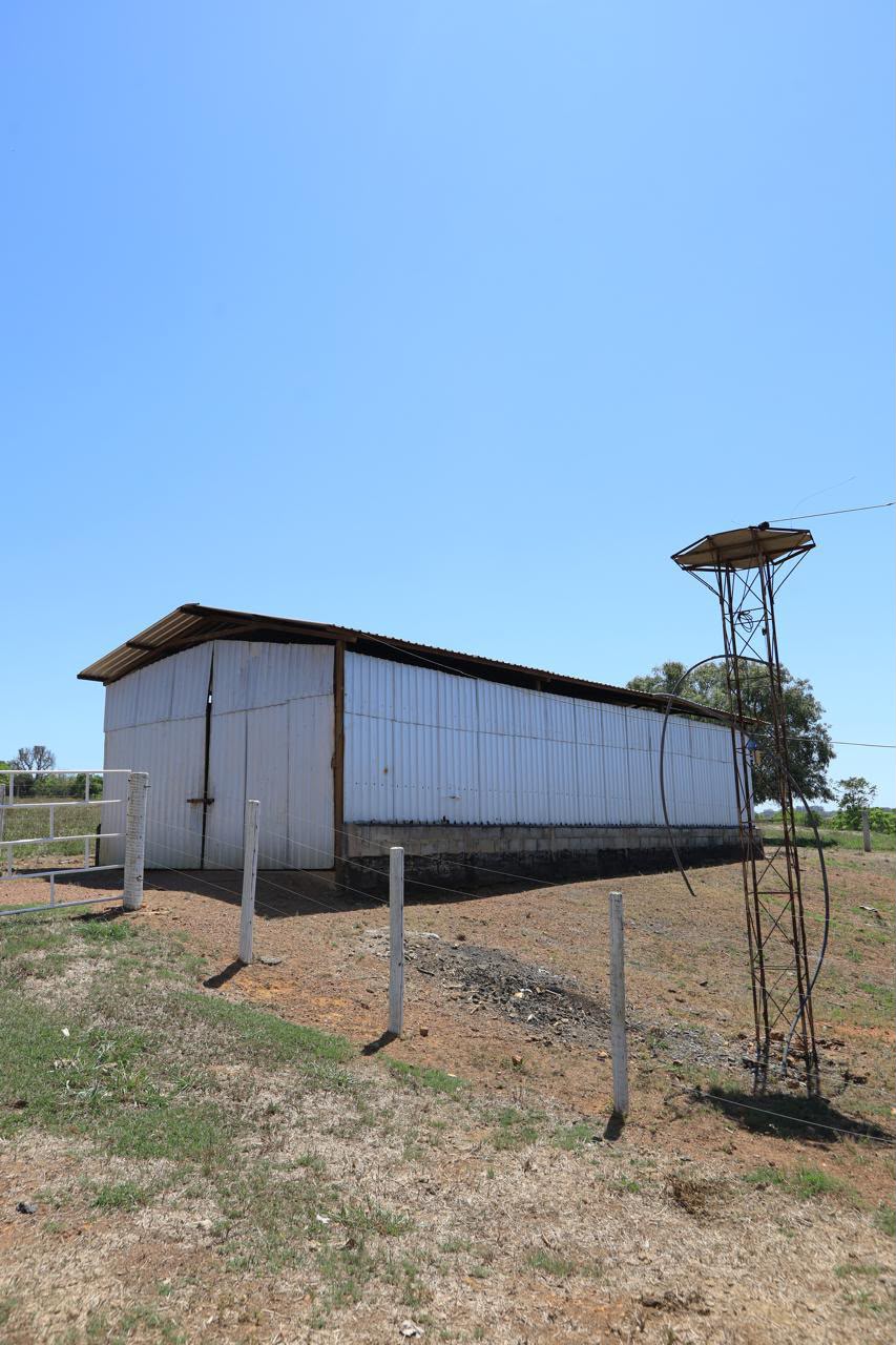 Fazenda de Alto Padrão / 18alq(GO) de Terra de cultura / São Miguel do Passa Quatro / 80km de Goiânia / 400 cabeças de gado / 850 metros de altitude / Fazenda plana / Benfeitorias Completas