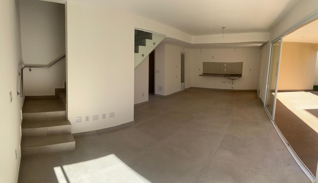 Sobrado à venda no Parque Amazônia / 4 quartos / 2 suítes / 181 m²