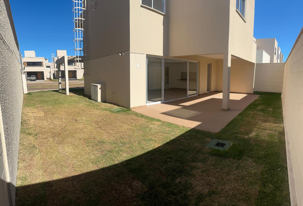 Sobrado à venda no Parque Amazônia / 4 quartos / 2 suítes / 181 m²