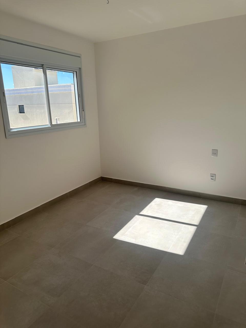 Sobrado à venda no Parque Amazônia / 4 quartos / 2 suítes / 181 m²