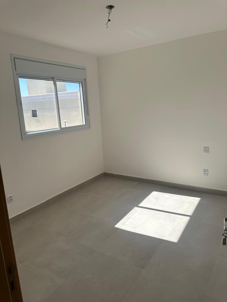 Sobrado à venda no Parque Amazônia / 4 quartos / 2 suítes / 181 m²
