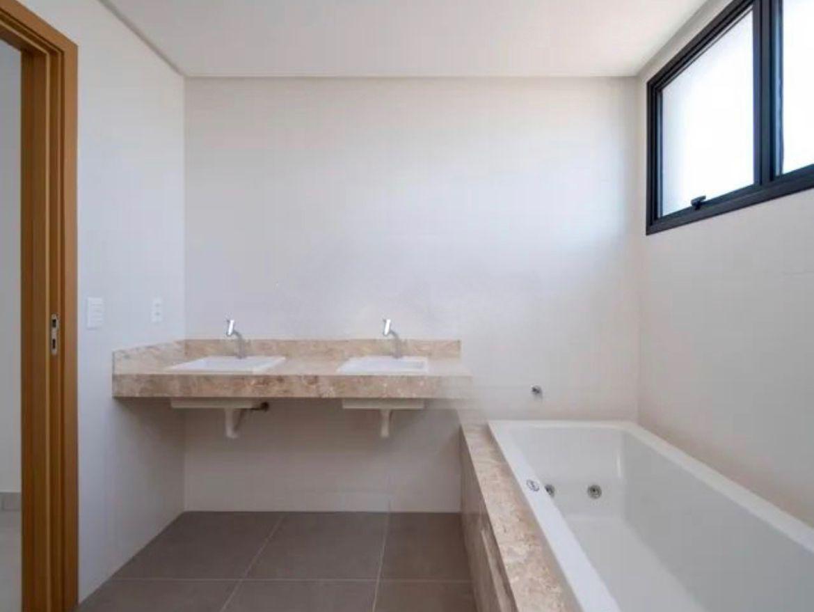 Apartamento de Alto Padrão no Cristal Tower – Setor Bueno, 202 m² | 4 Suítes