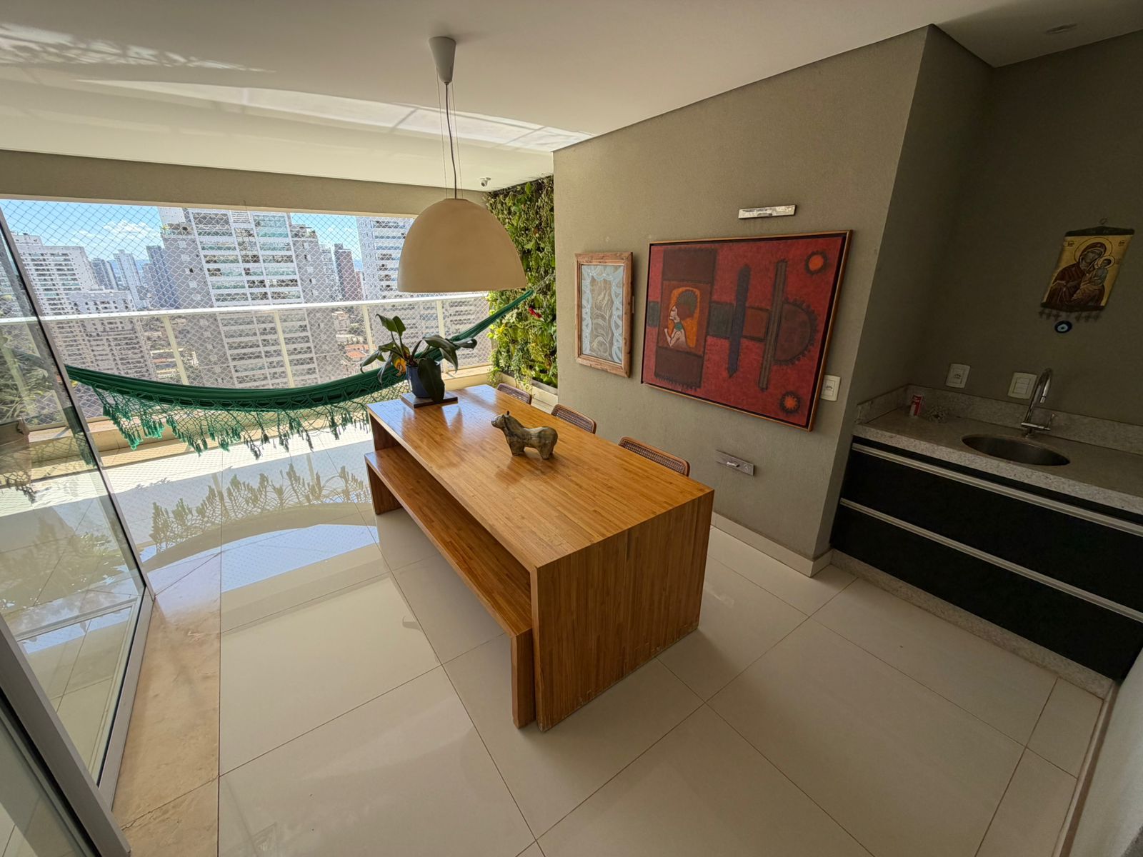 Vingt Trois Residence , 4 suítes plenas na praça da T 23