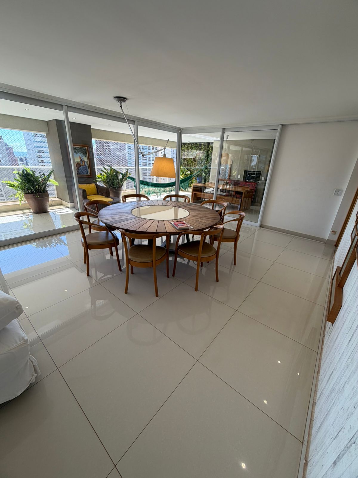 Vingt Trois Residence , 4 suítes plenas na praça da T 23